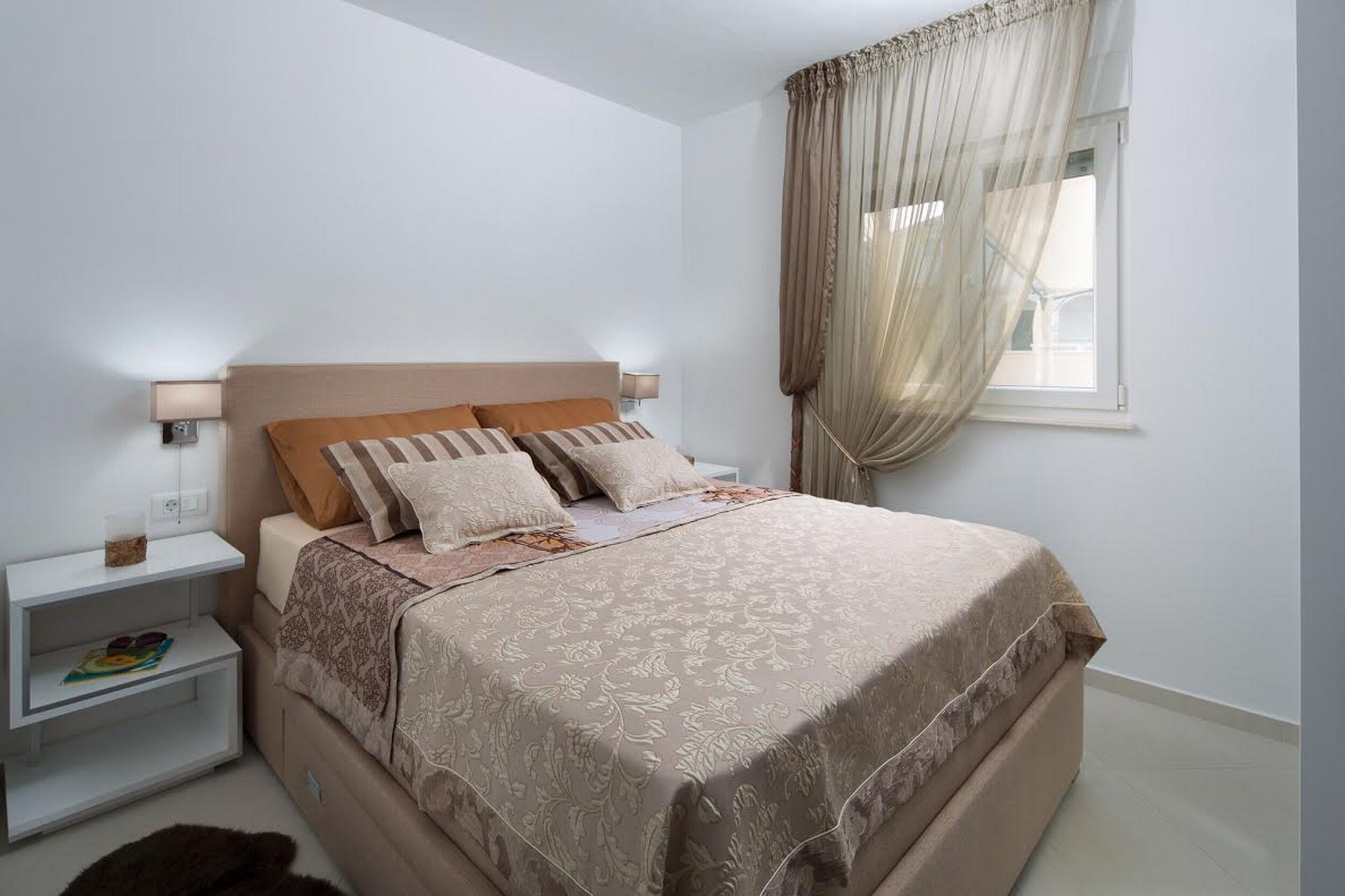 Apartments Vista Royal 18434-A1