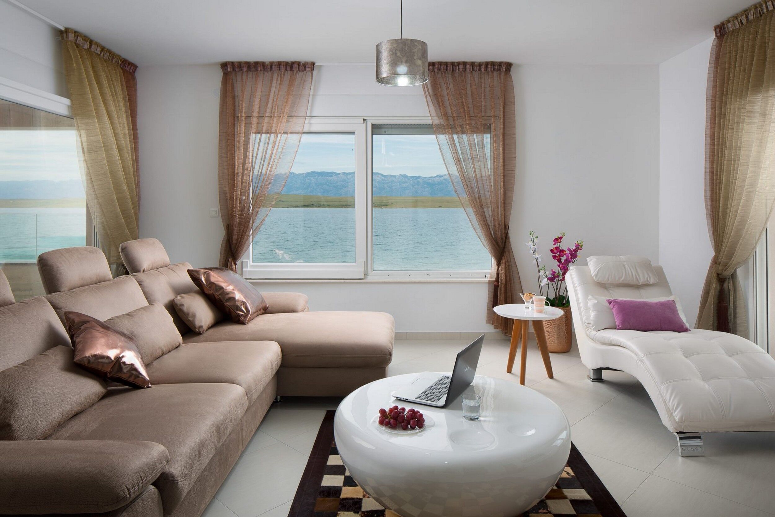 Apartments Vista Royal 18434-A1