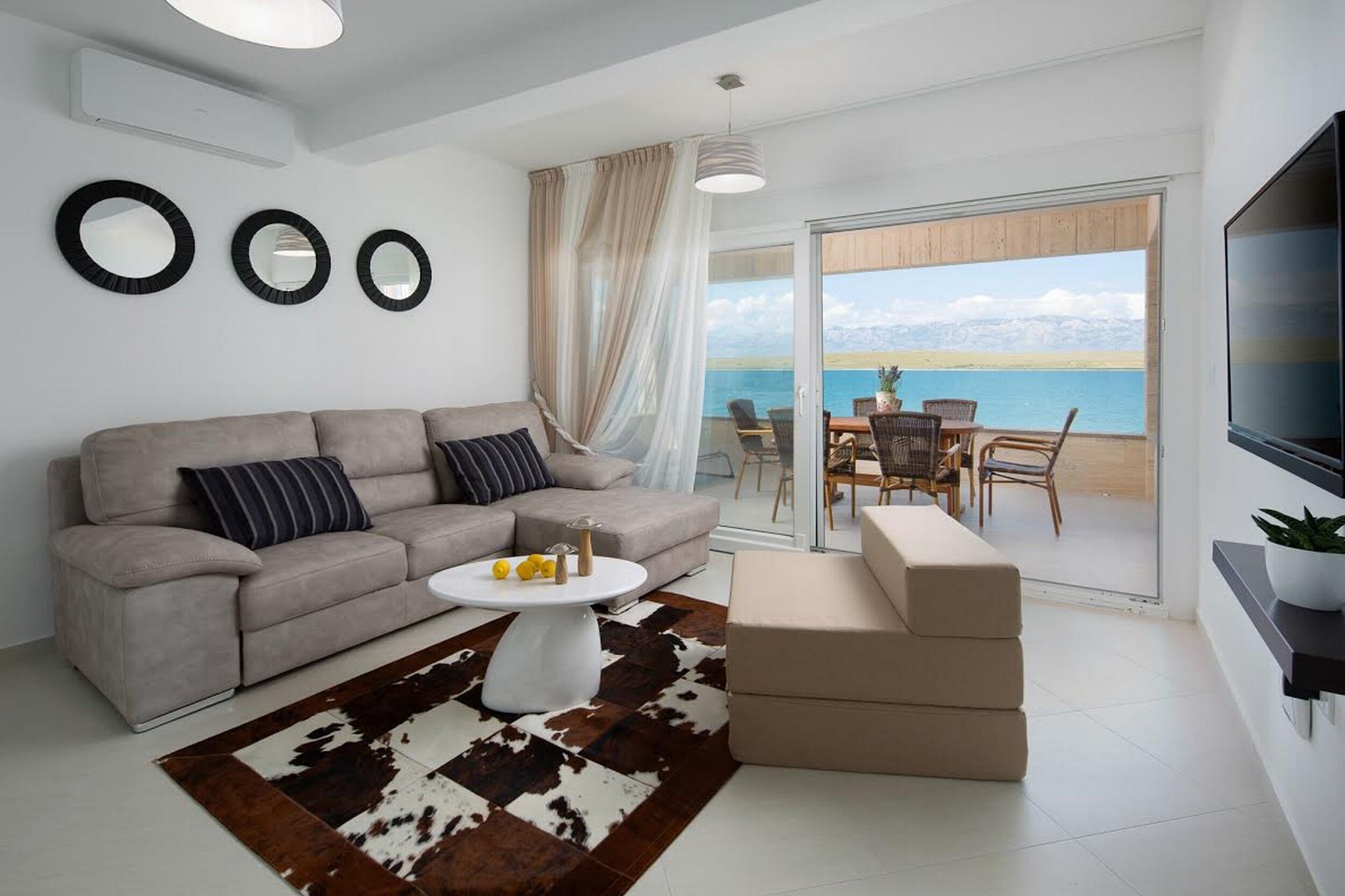 Apartments Vista Royal 18434-A2