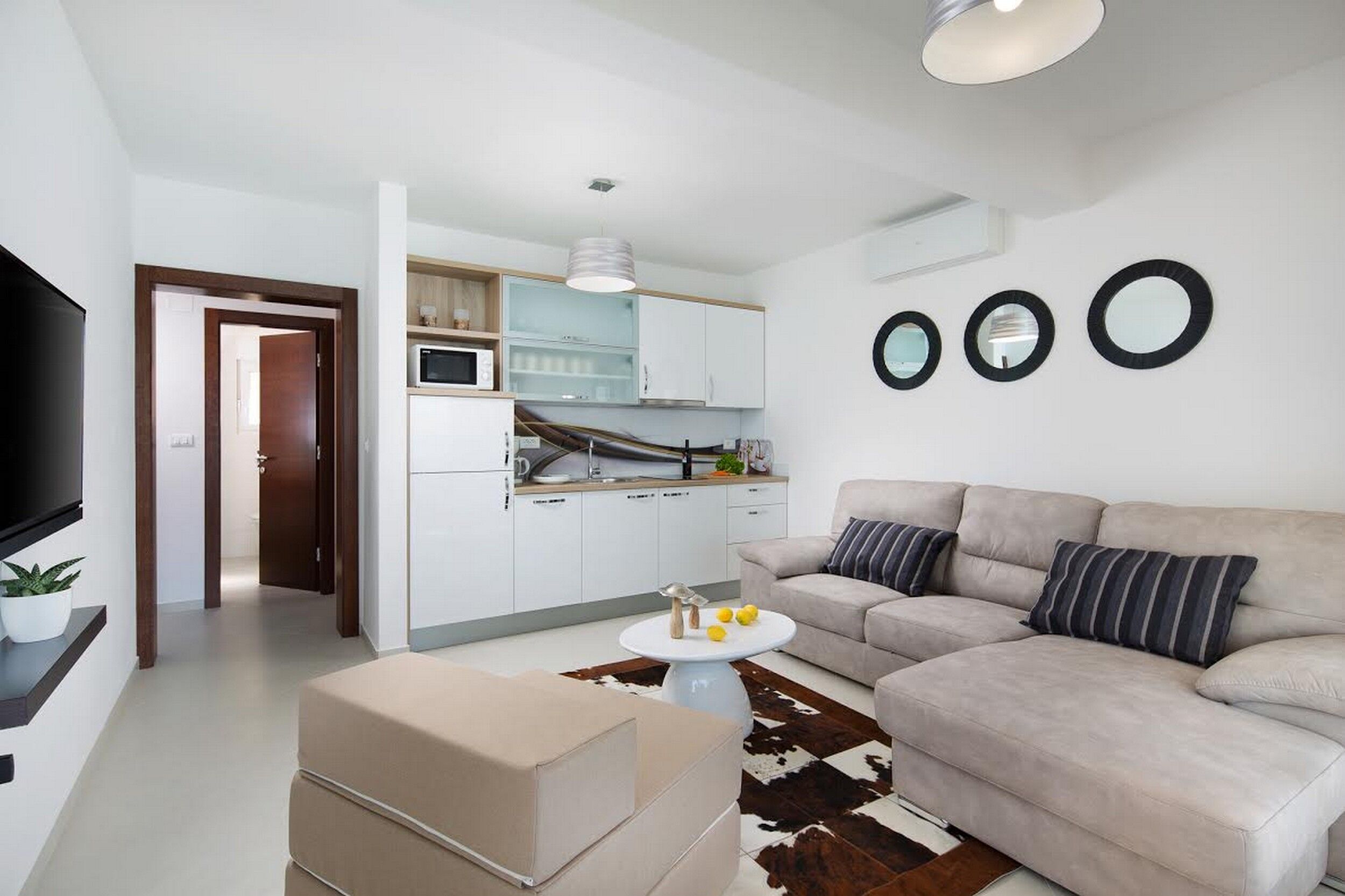 Apartments Vista Royal 18434-A2