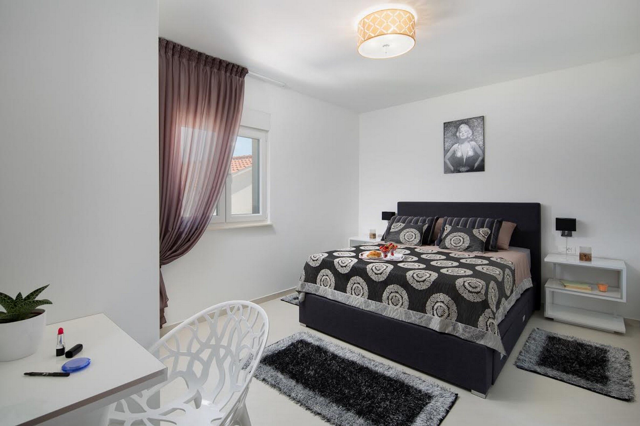 Apartments Vista Royal 18434-A3