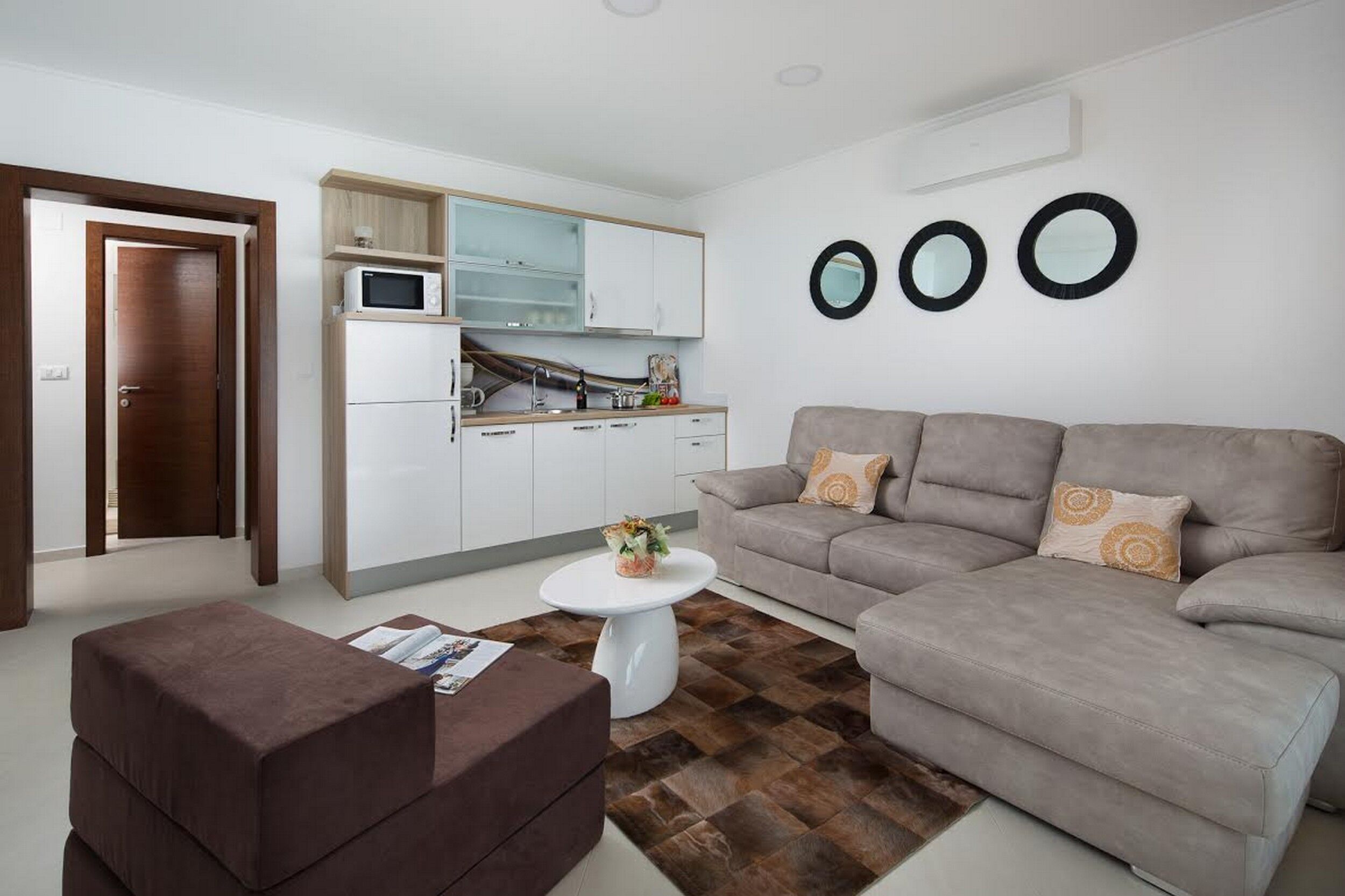 Apartments Vista Royal 18434-A4