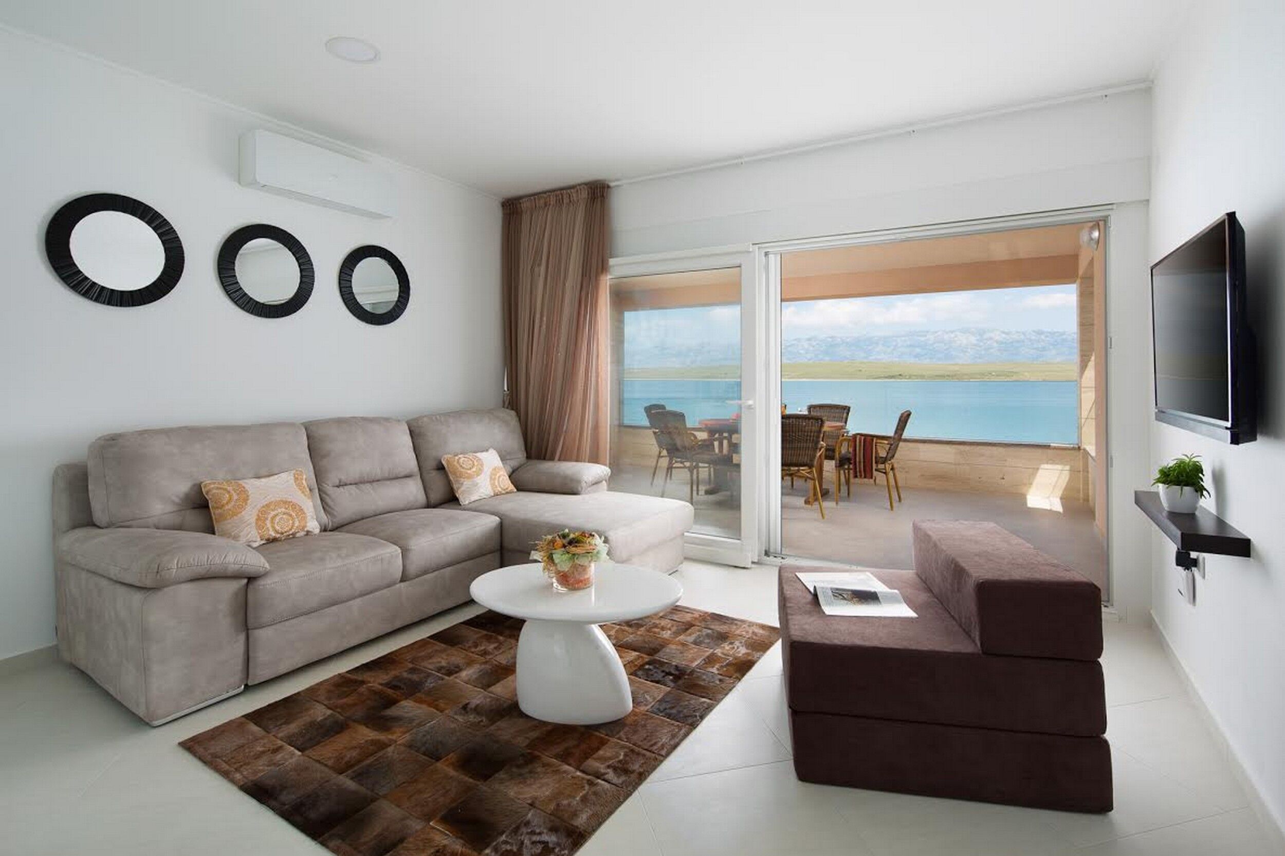 Apartments Vista Royal 18434-A4
