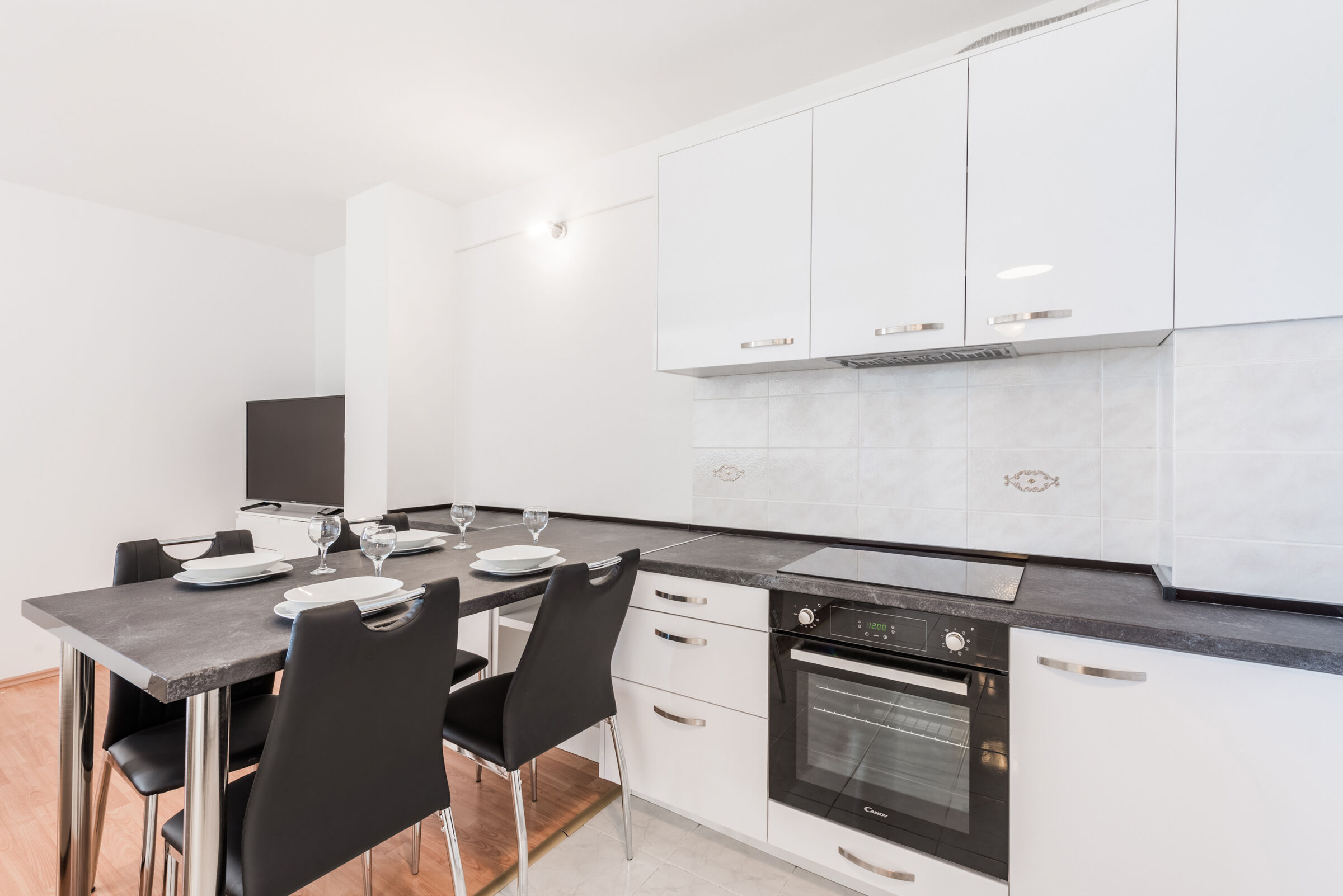 Apartments Mrs Brightside 84311-A1