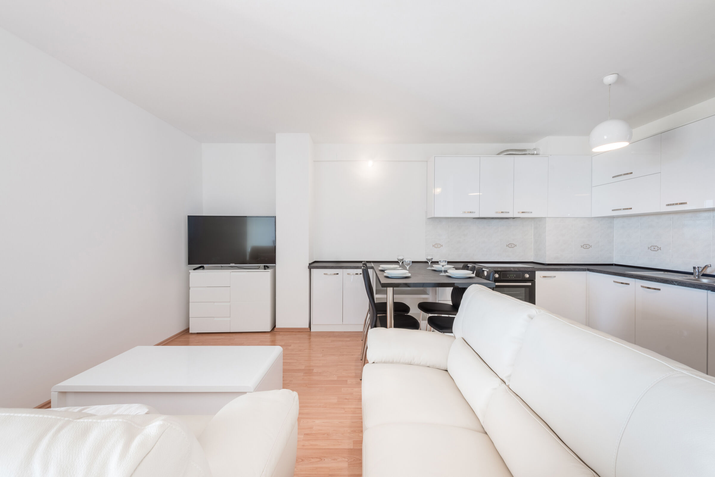 Apartments Mrs Brightside 84311-A1
