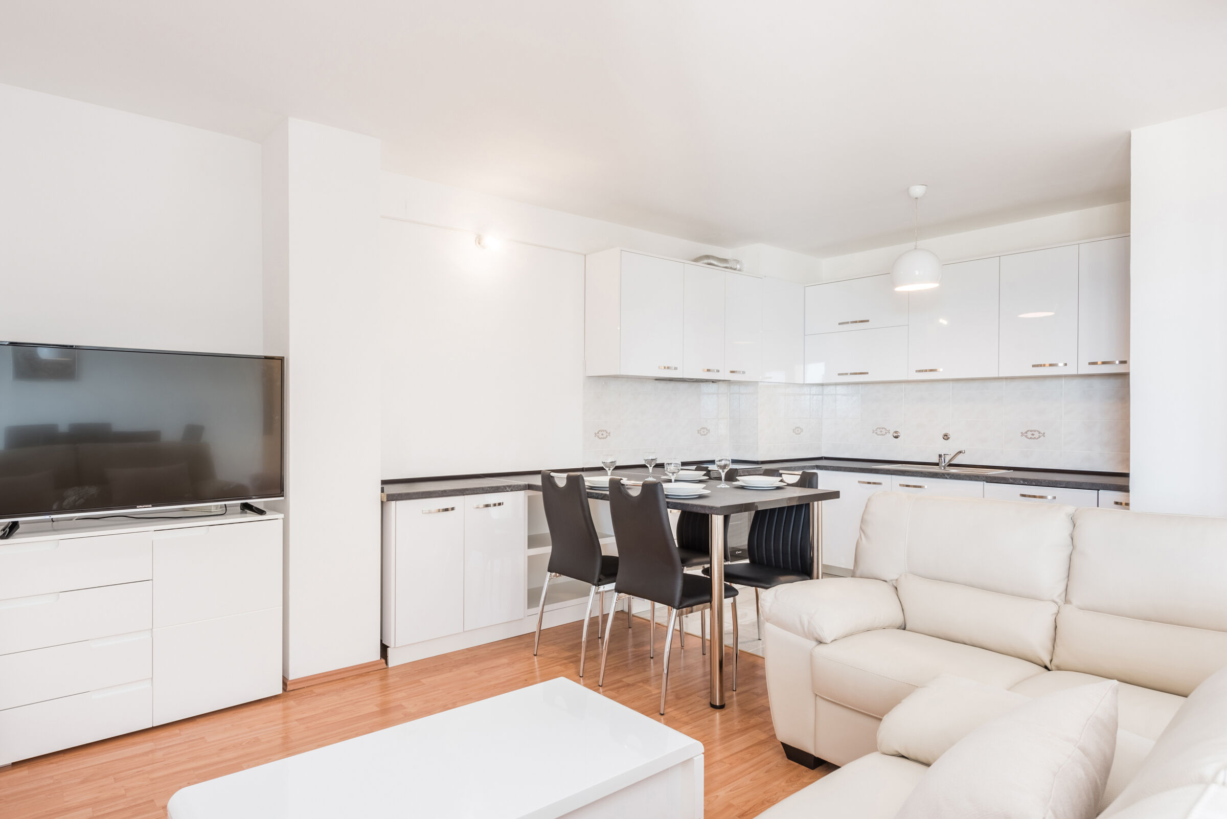 Apartments Mrs Brightside 84311-A1