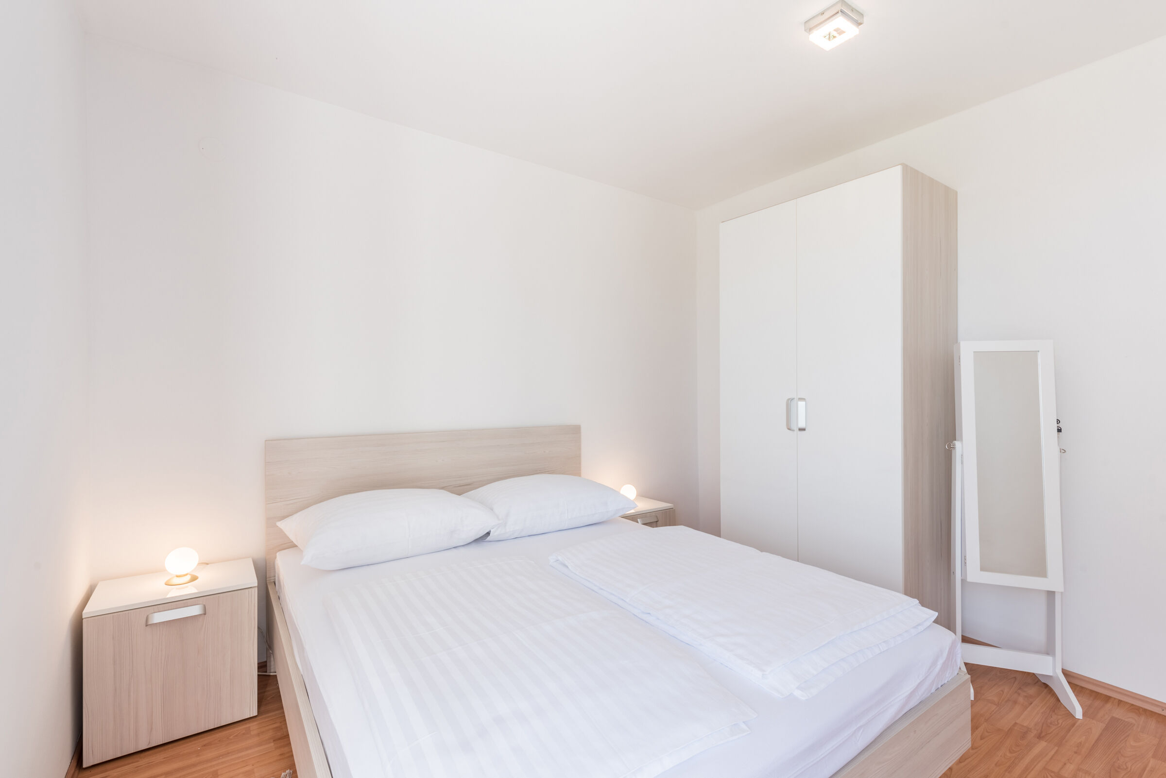 Apartments Mrs Brightside 84311-A1