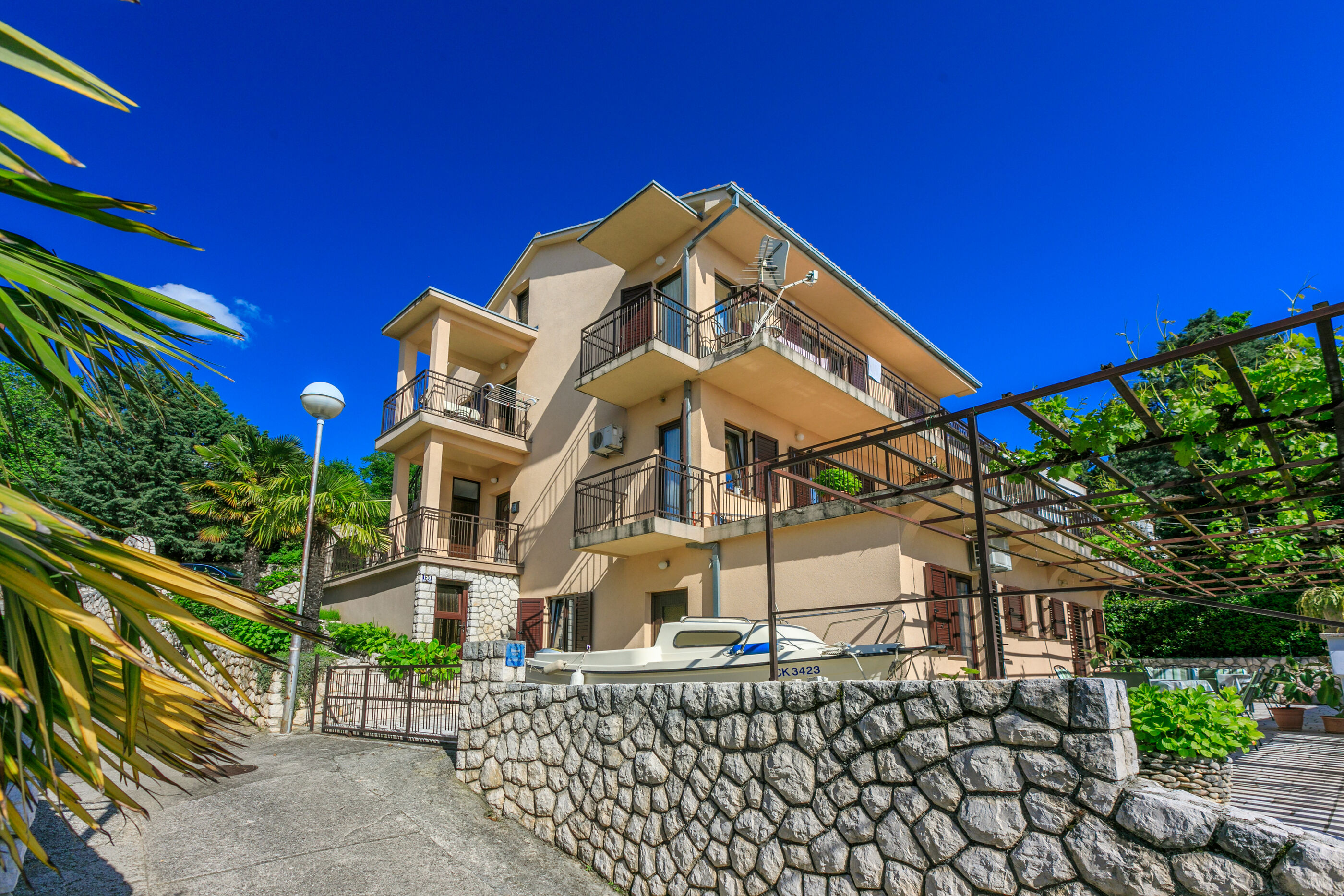 Apartments and Room Ružica 60661-S1