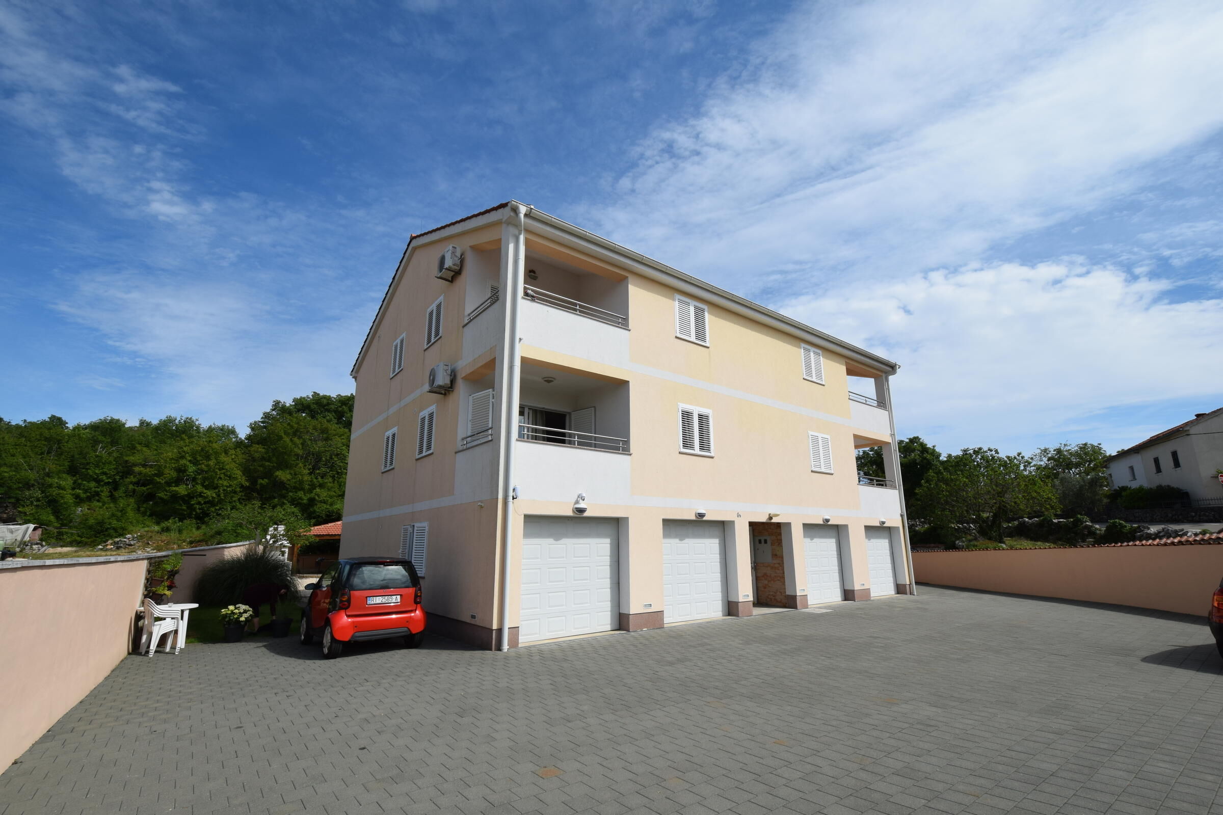 Apartment Gem 62285-A1