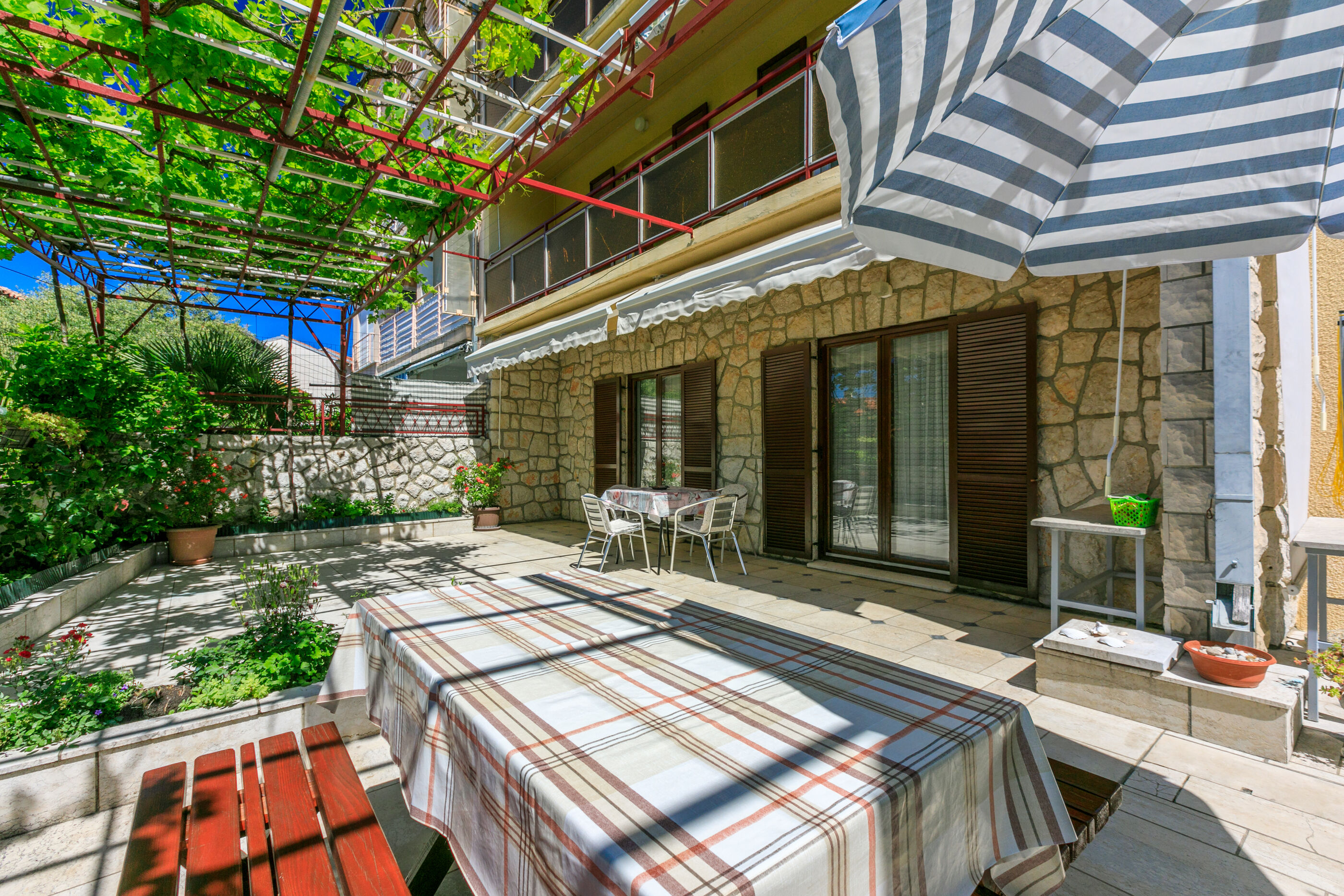 Apartments Mirena 81581-A1
