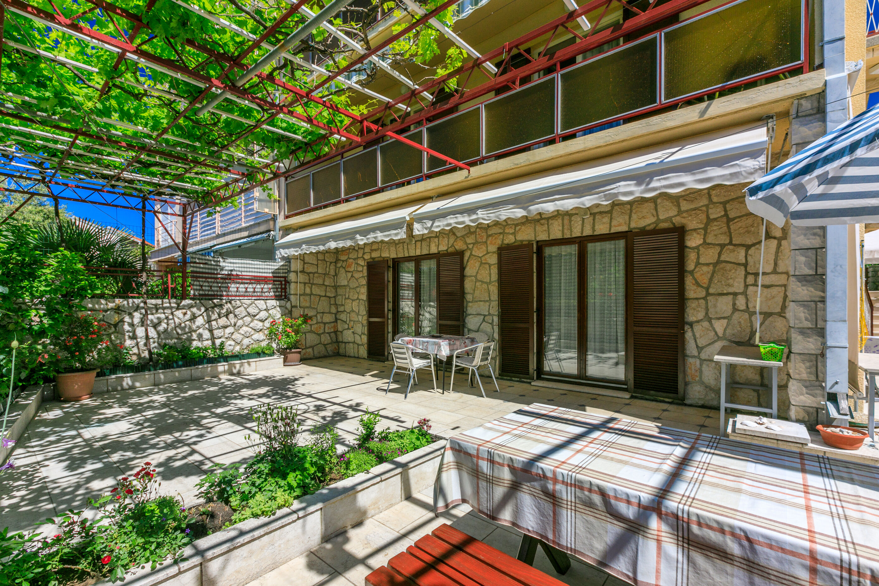 Apartments Mirena 81581-A1