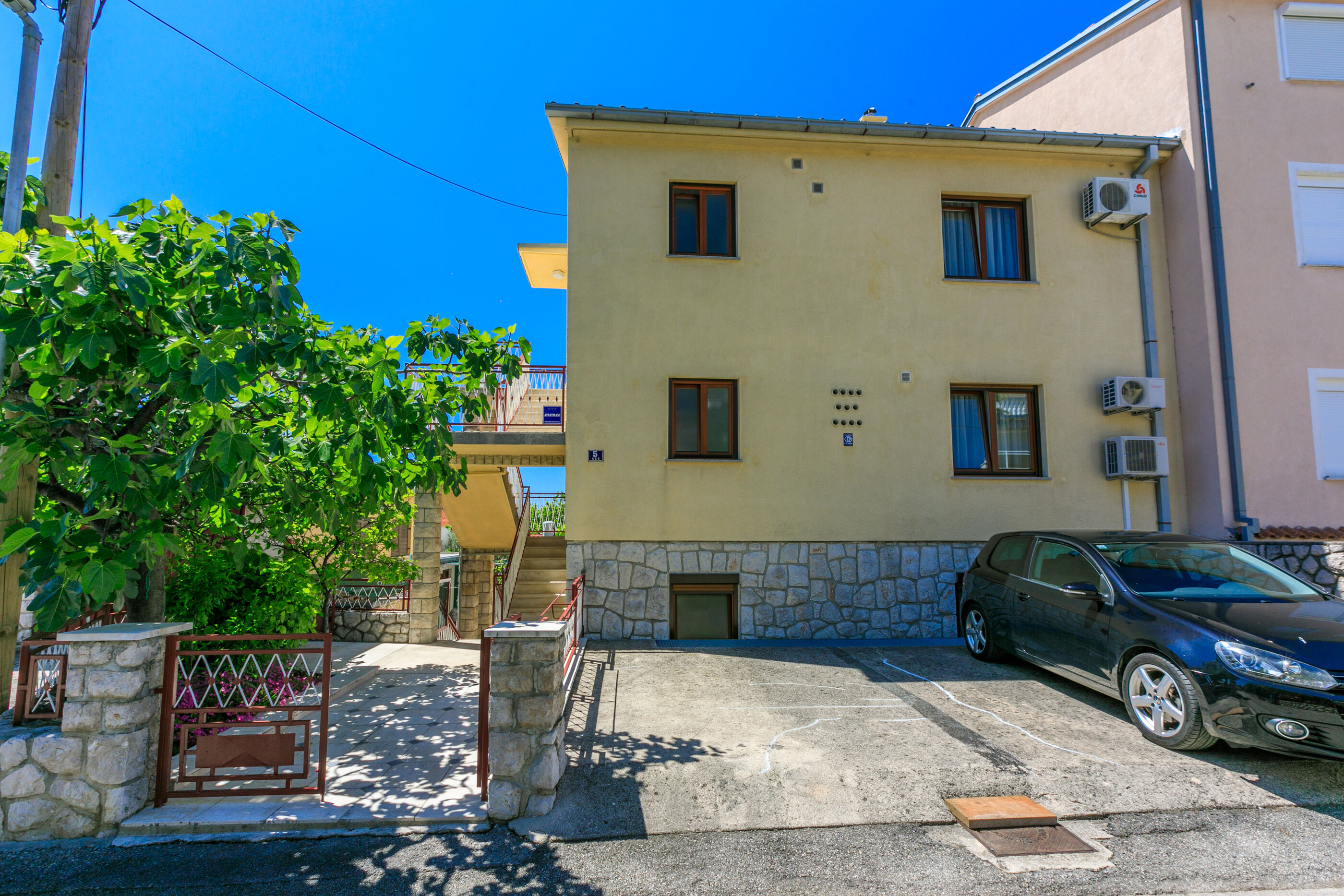 Apartments Mirena 81581-A2