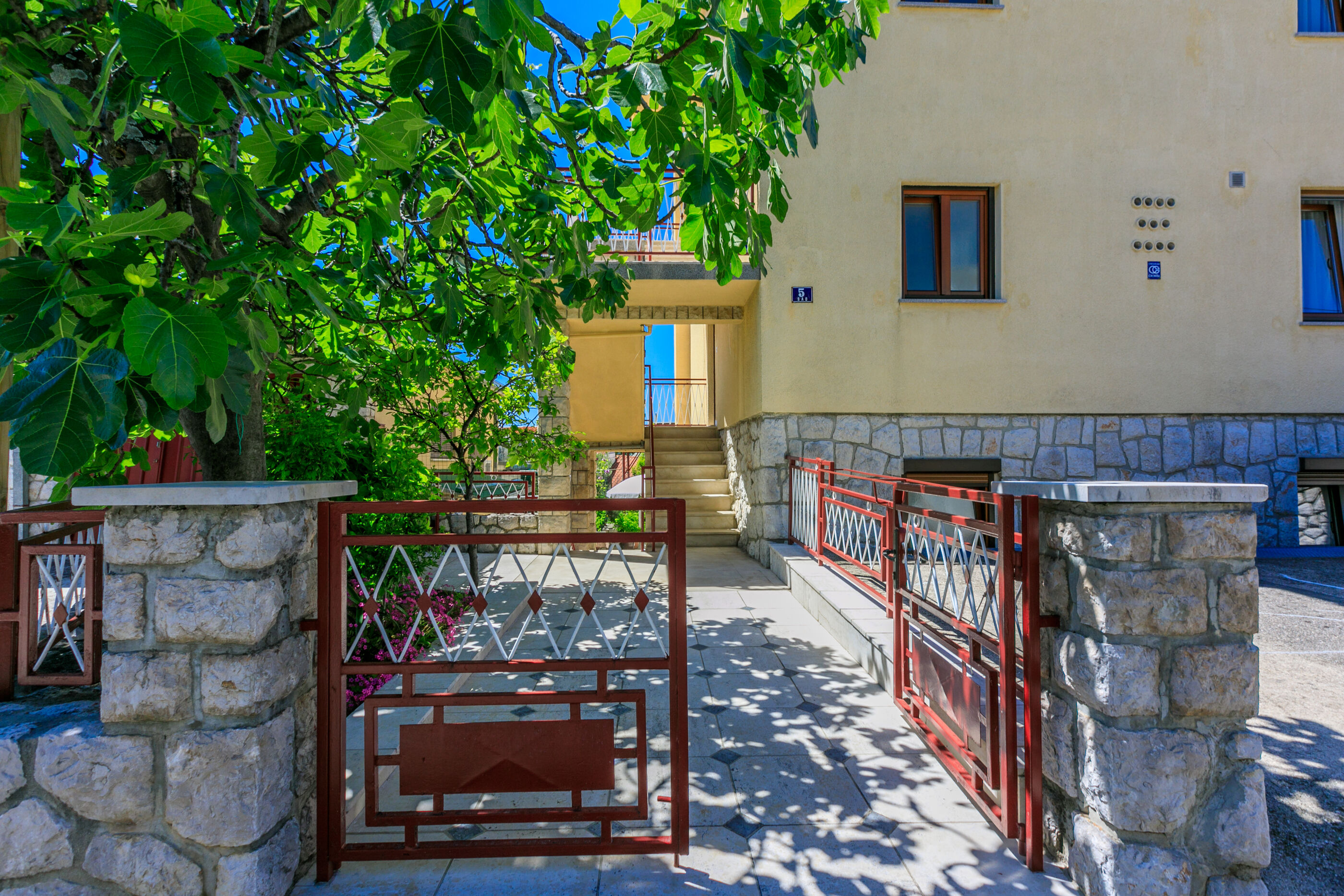 Apartments Mirena 81581-A2