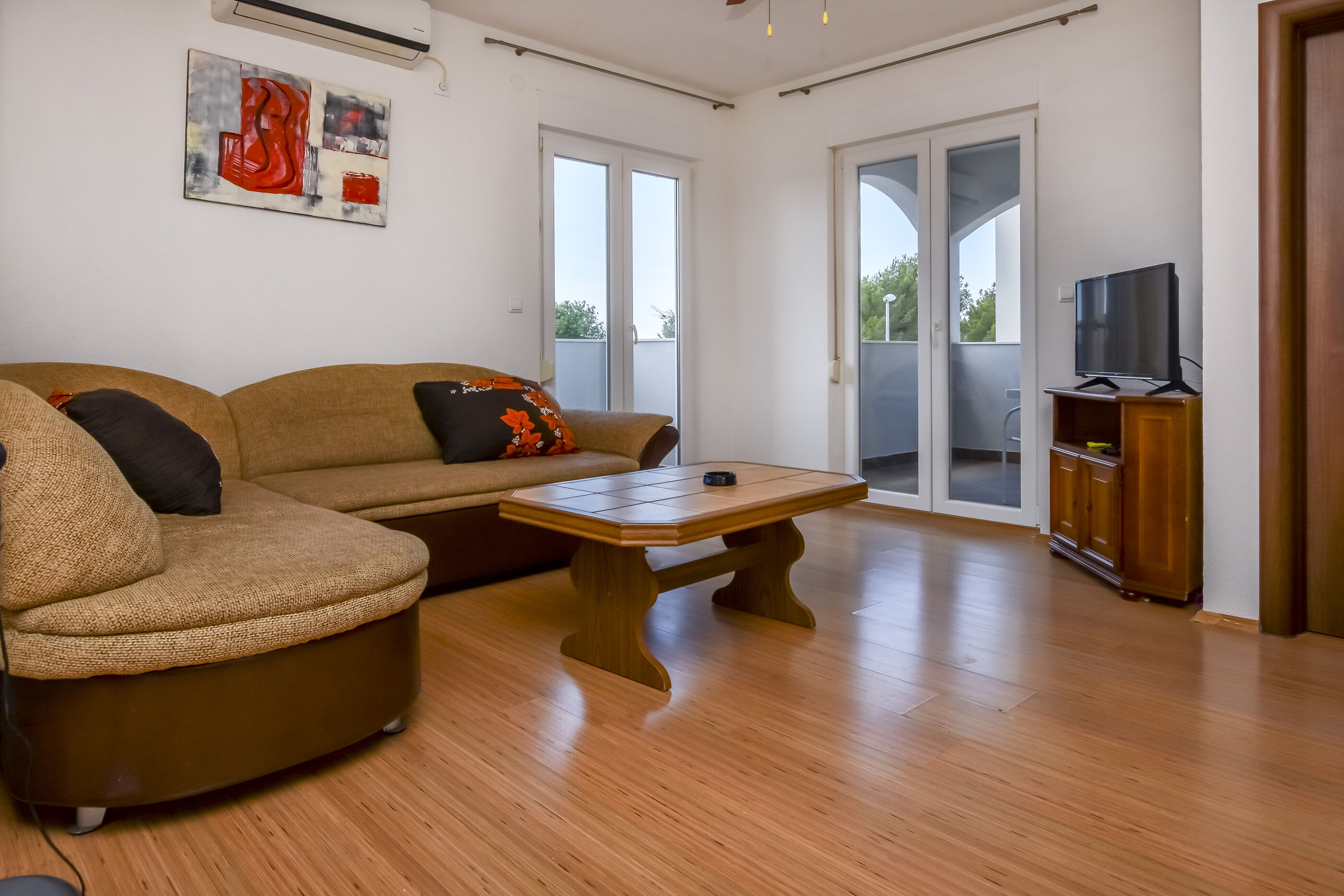 Apartments Juro 81781-A1
