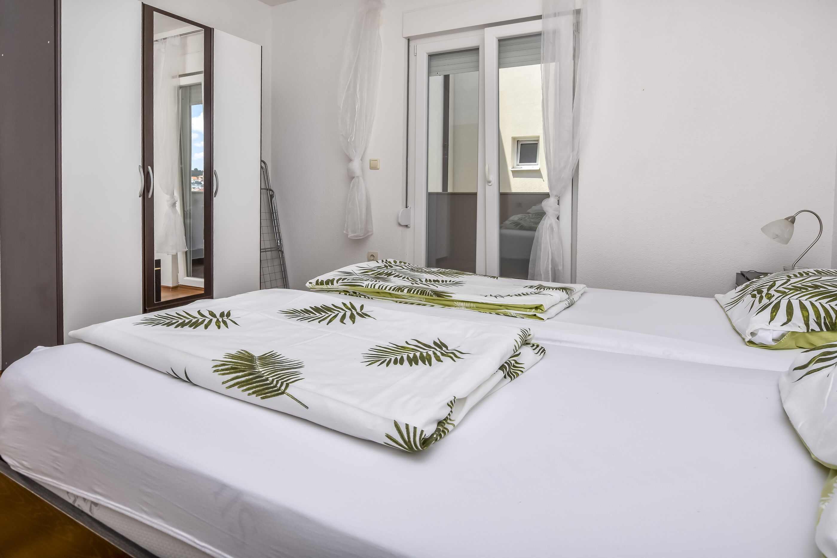 Apartments Juro 81781-A2