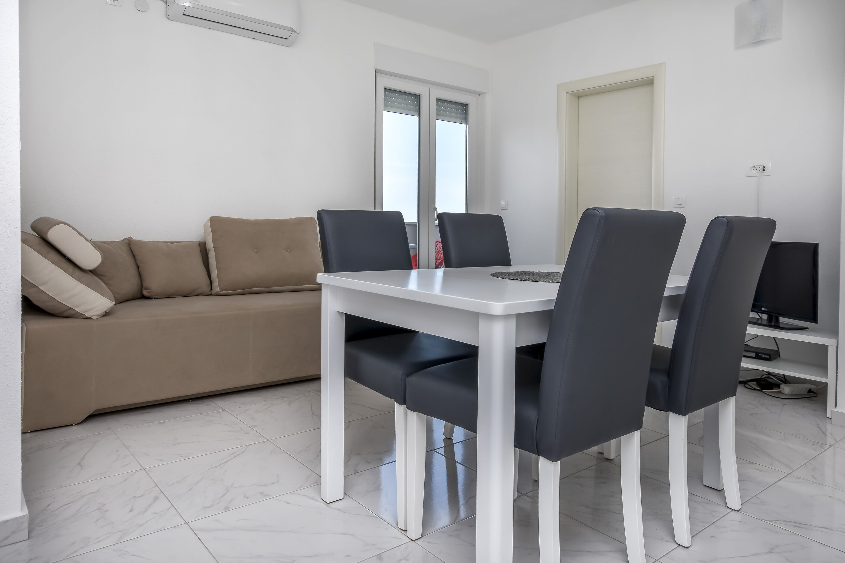 Apartments Juro 81781-A3