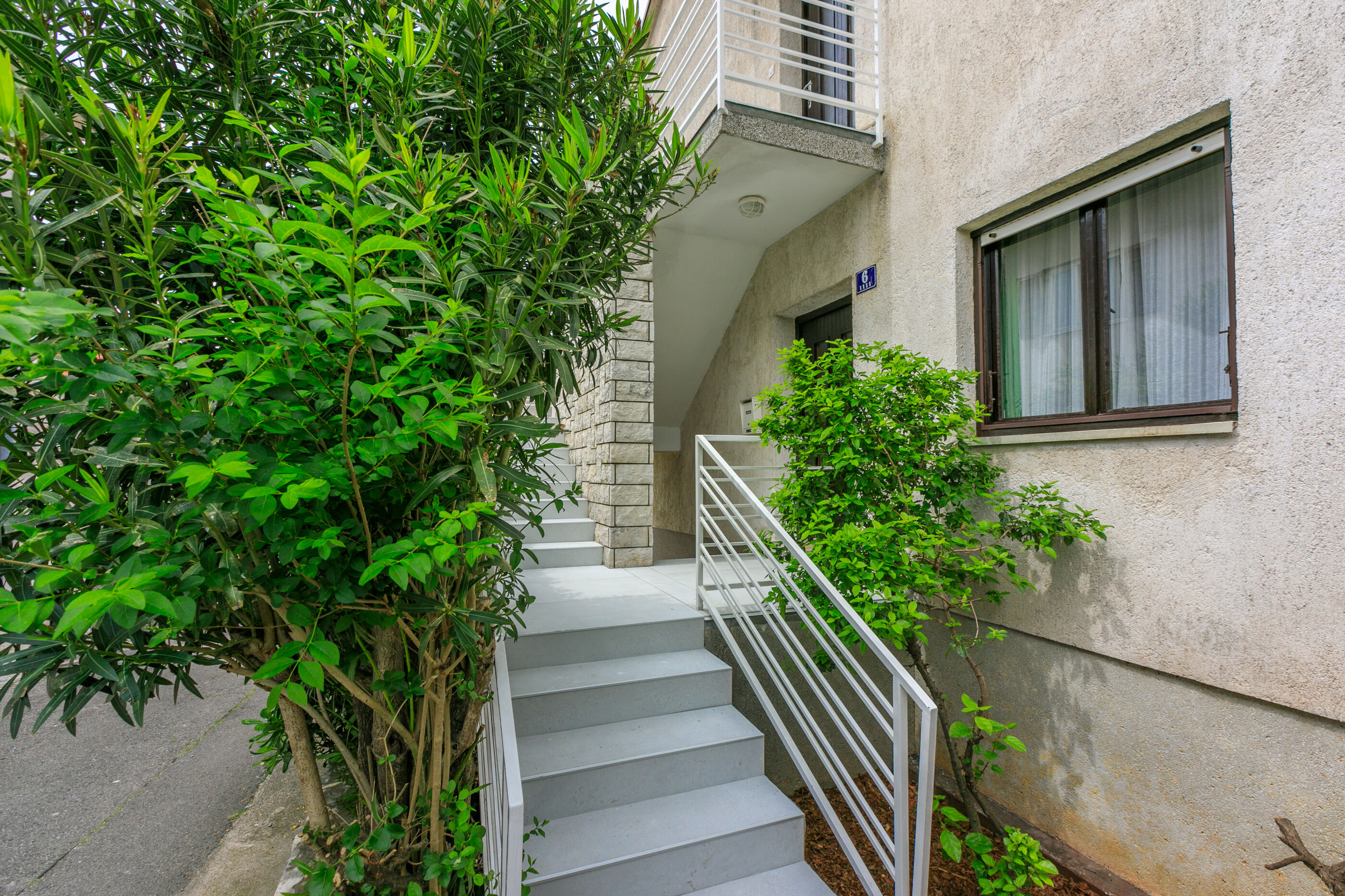 Apartments Zec 82271-A4