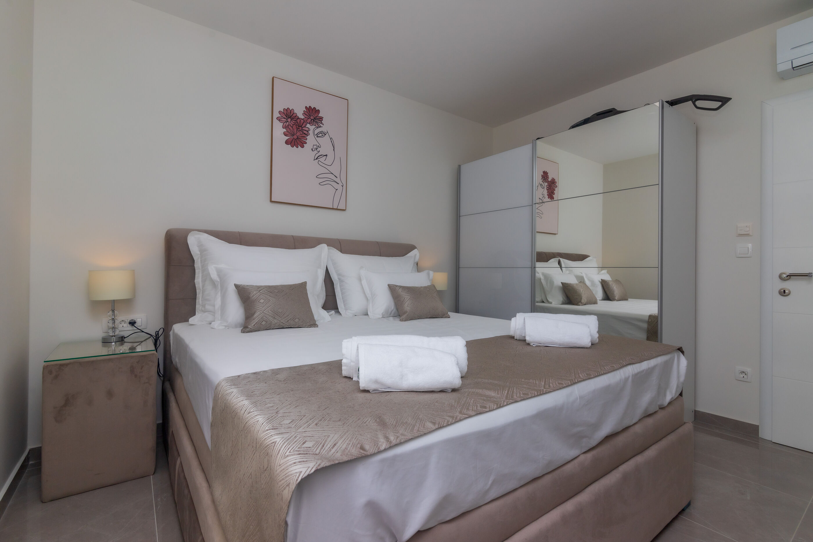 Apartments Dora 82221-A1