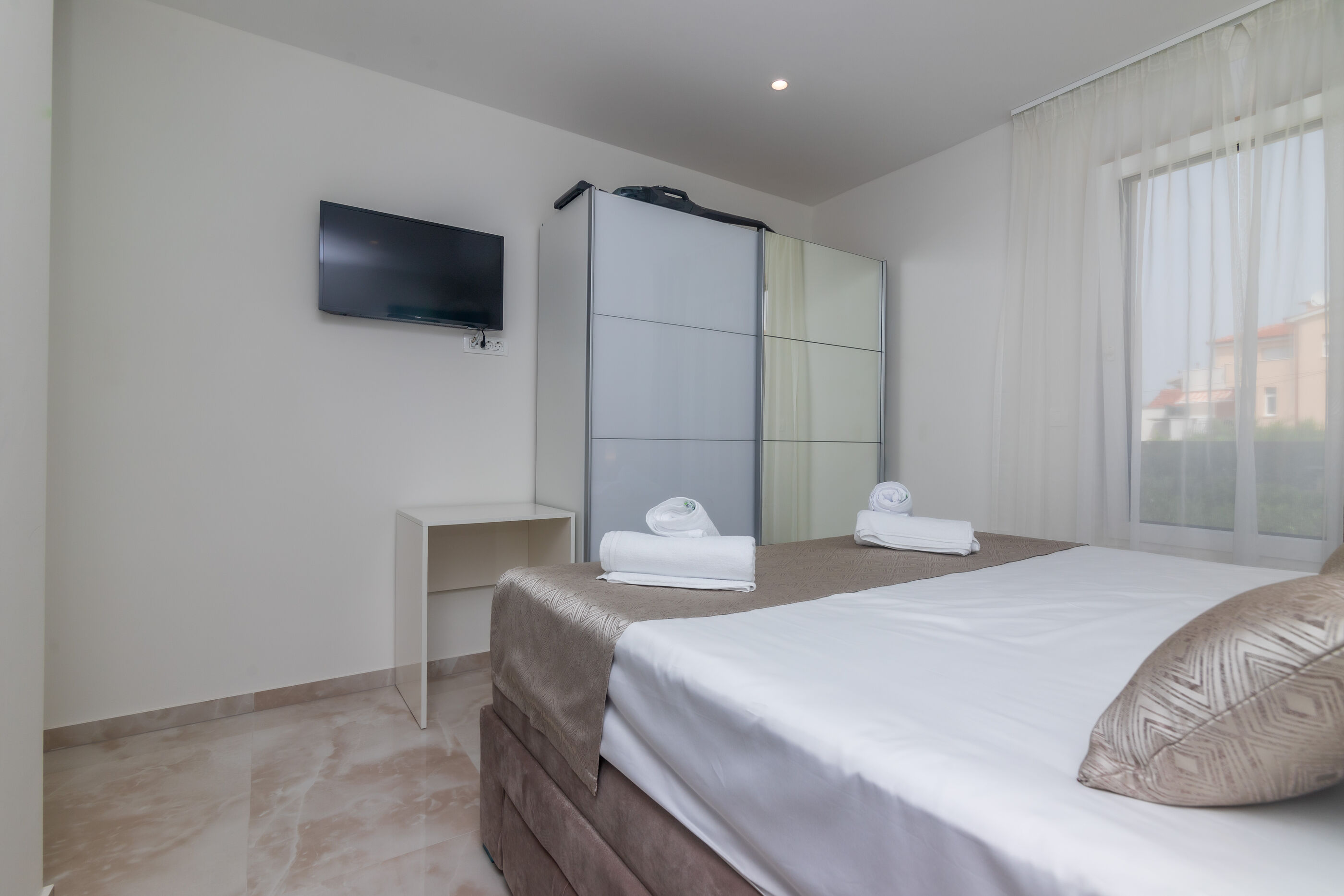 Apartments Dora 82221-A2