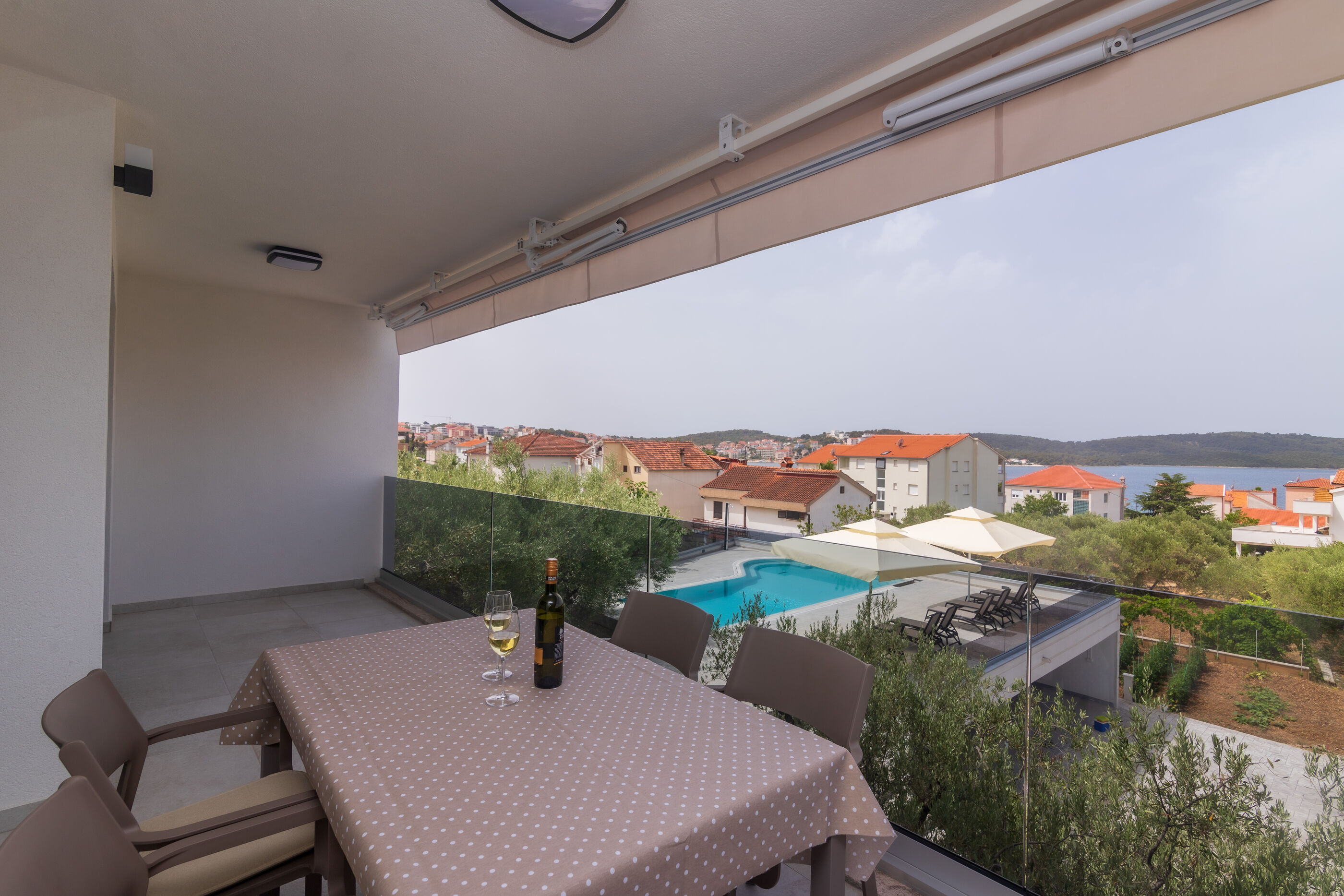 Apartments Dora 82221-A1