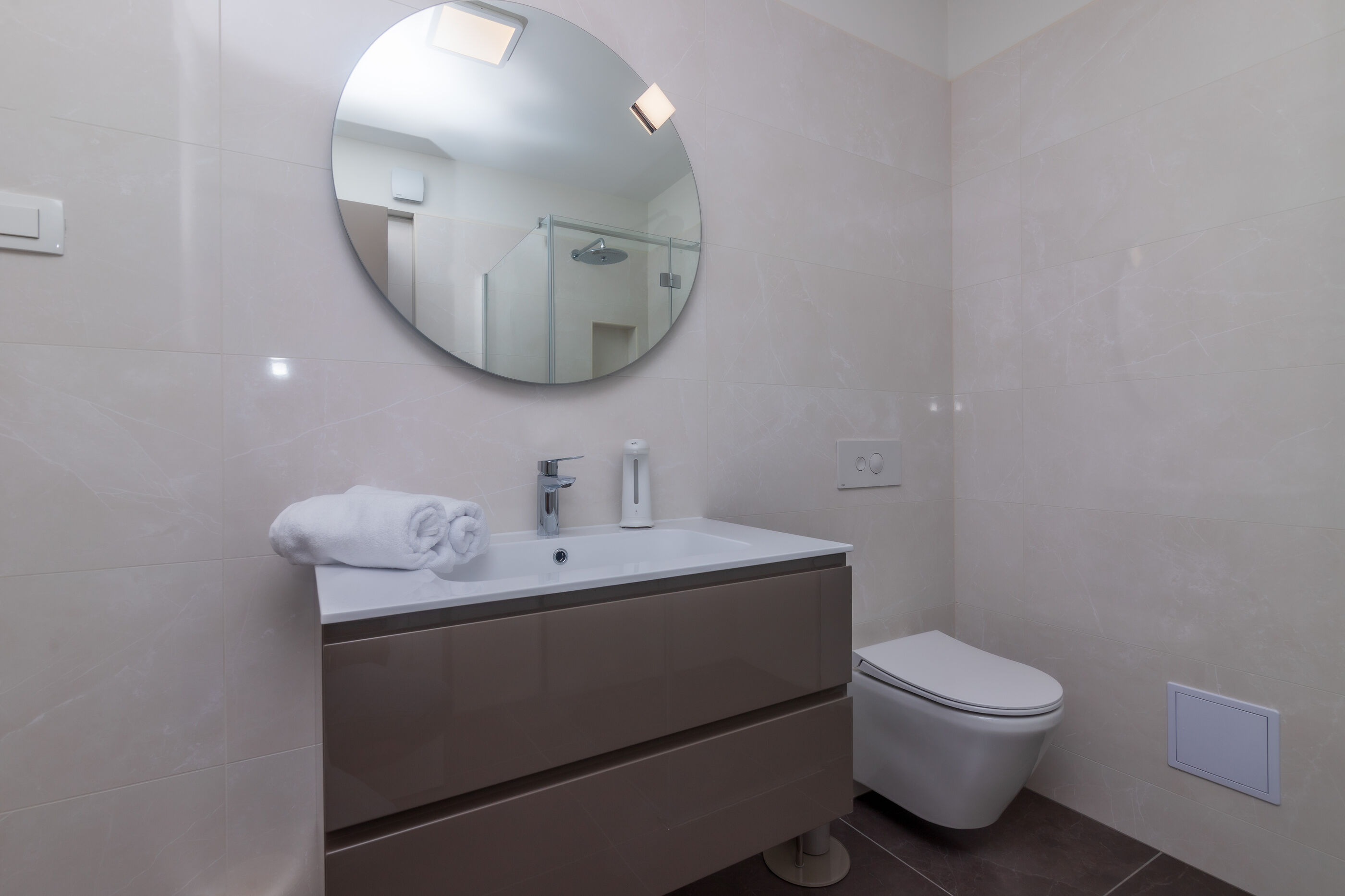 Apartments Dora 82221-A2
