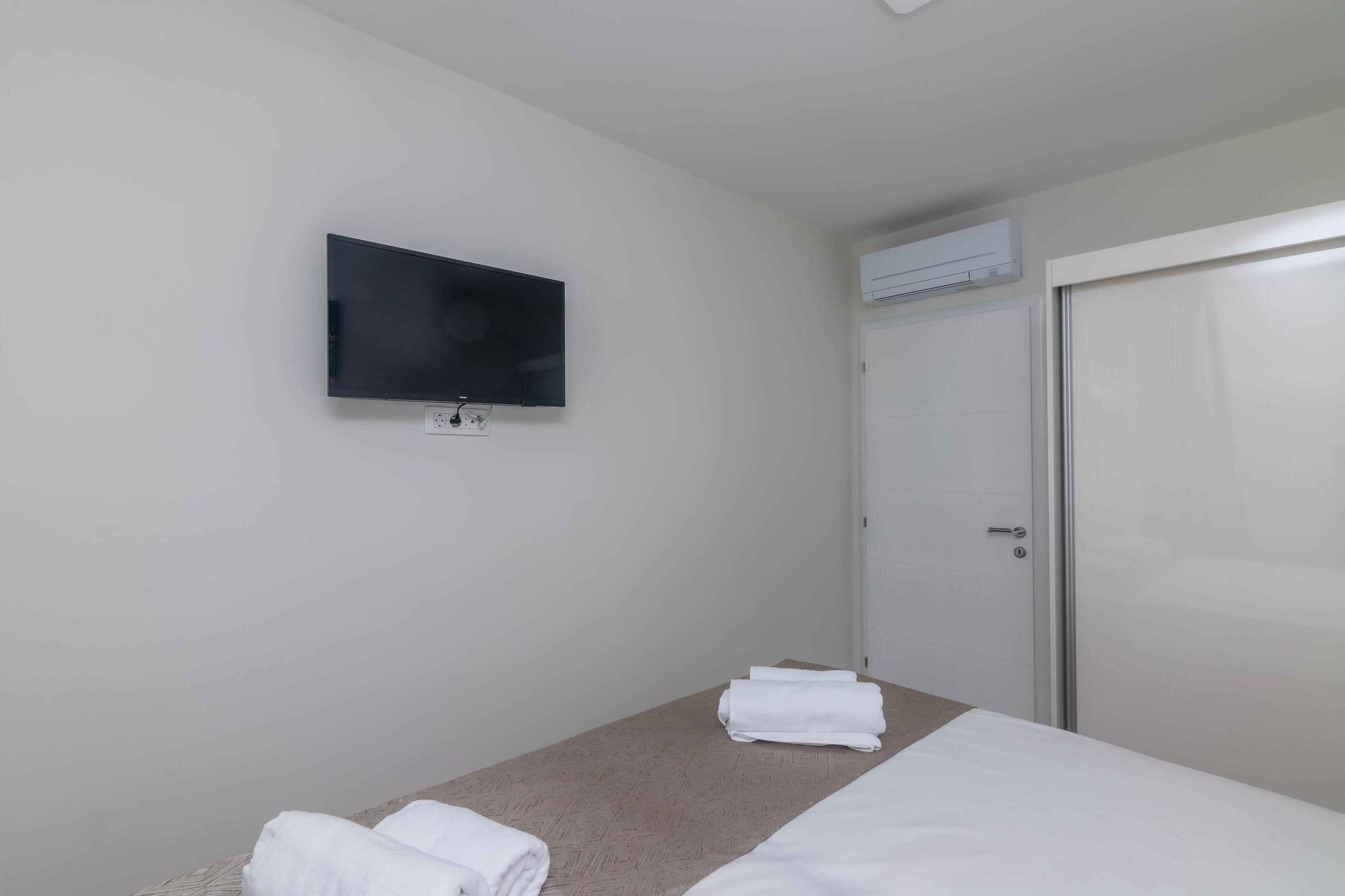 Apartments Dora 82221-A2