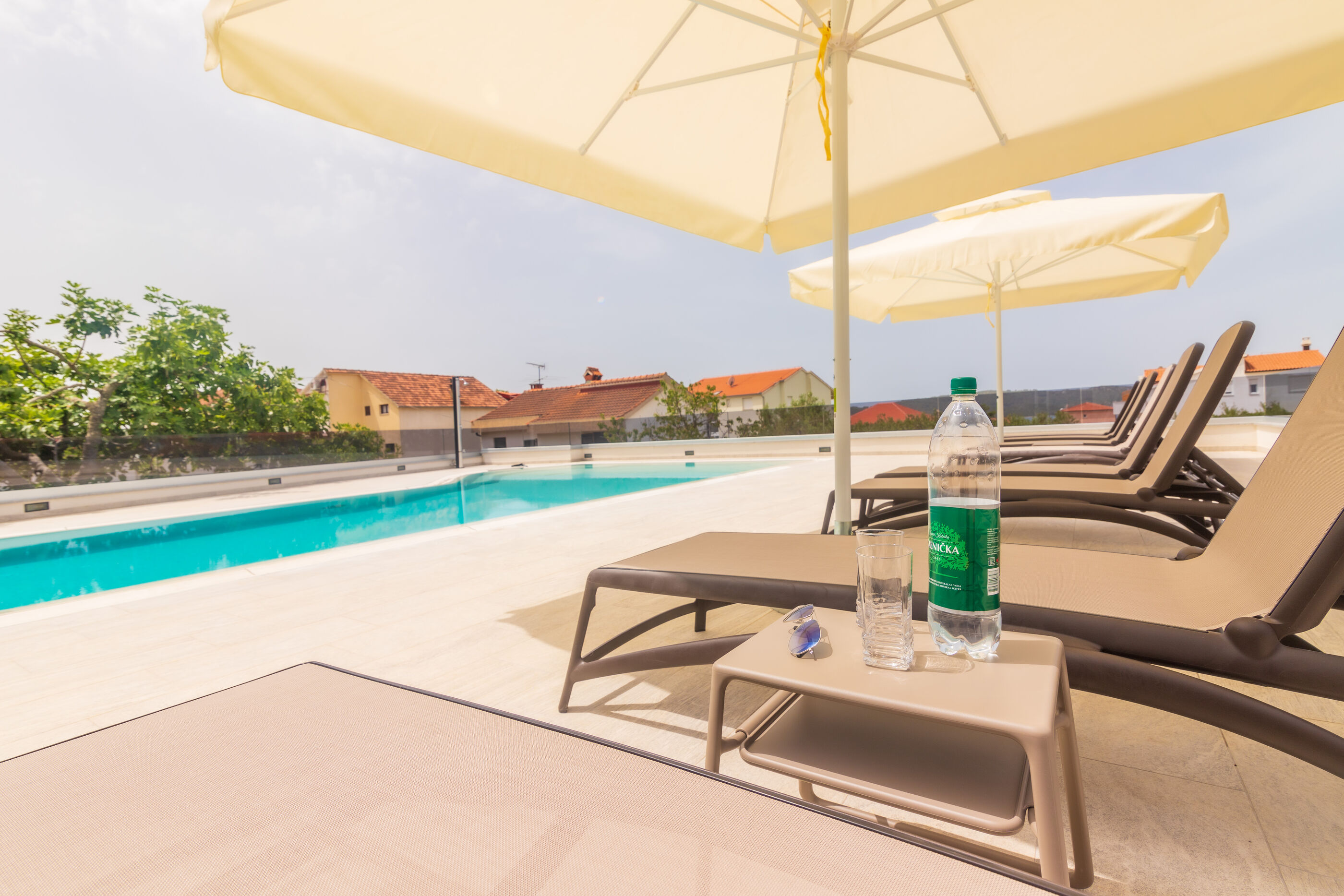 Apartments Dora 82221-A1