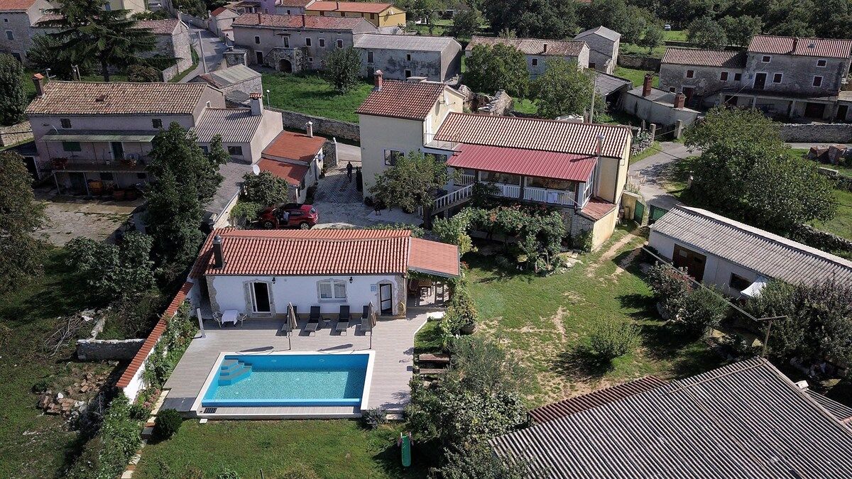 House Barat 73588-A2