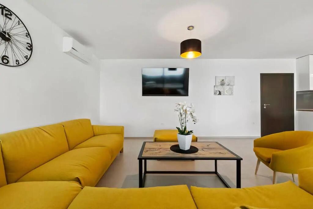 Villa THREE UNITS 27571-A3