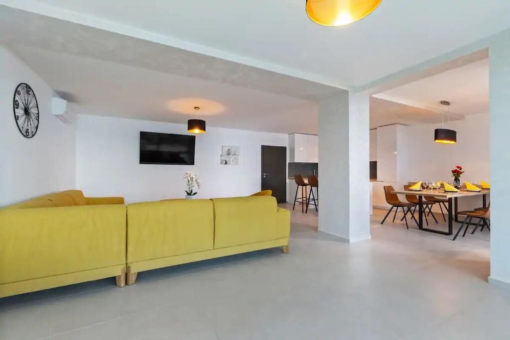 Villa THREE UNITS 27571-A3