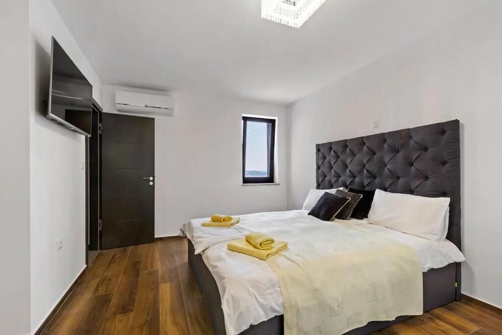 Villa THREE UNITS 27571-A3