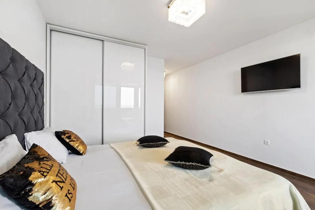 Villa THREE UNITS 27571-A3