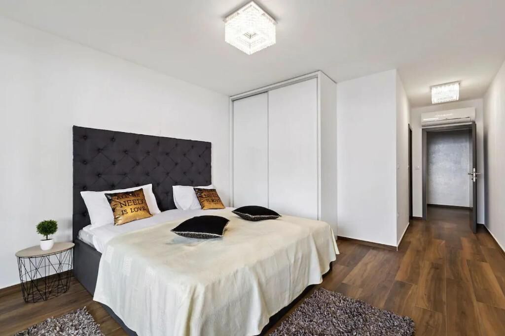 Villa THREE UNITS 27571-A3