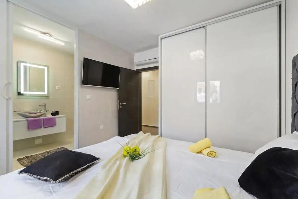 Villa THREE UNITS 27571-A2