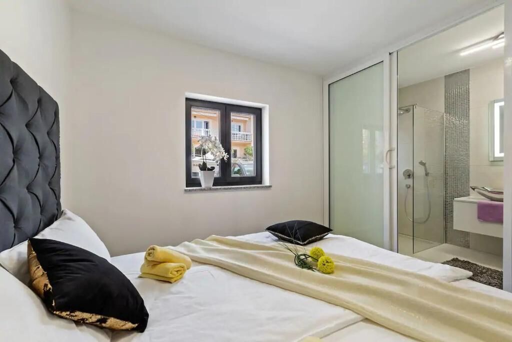 Villa THREE UNITS 27571-A3