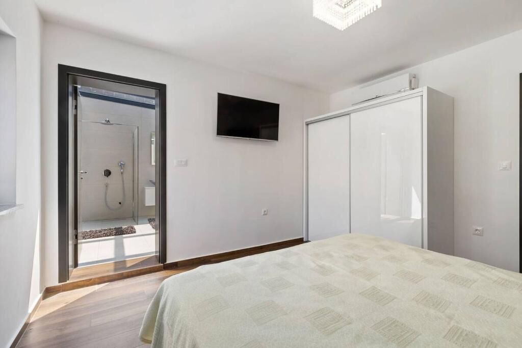 Villa THREE UNITS 27571-A3