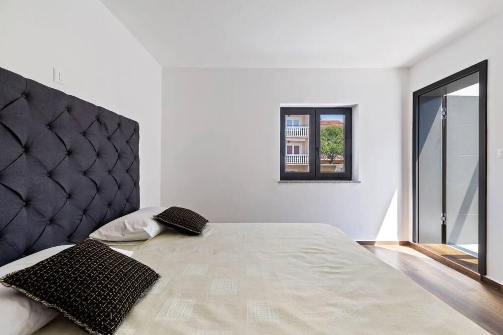Villa THREE UNITS 27571-A3