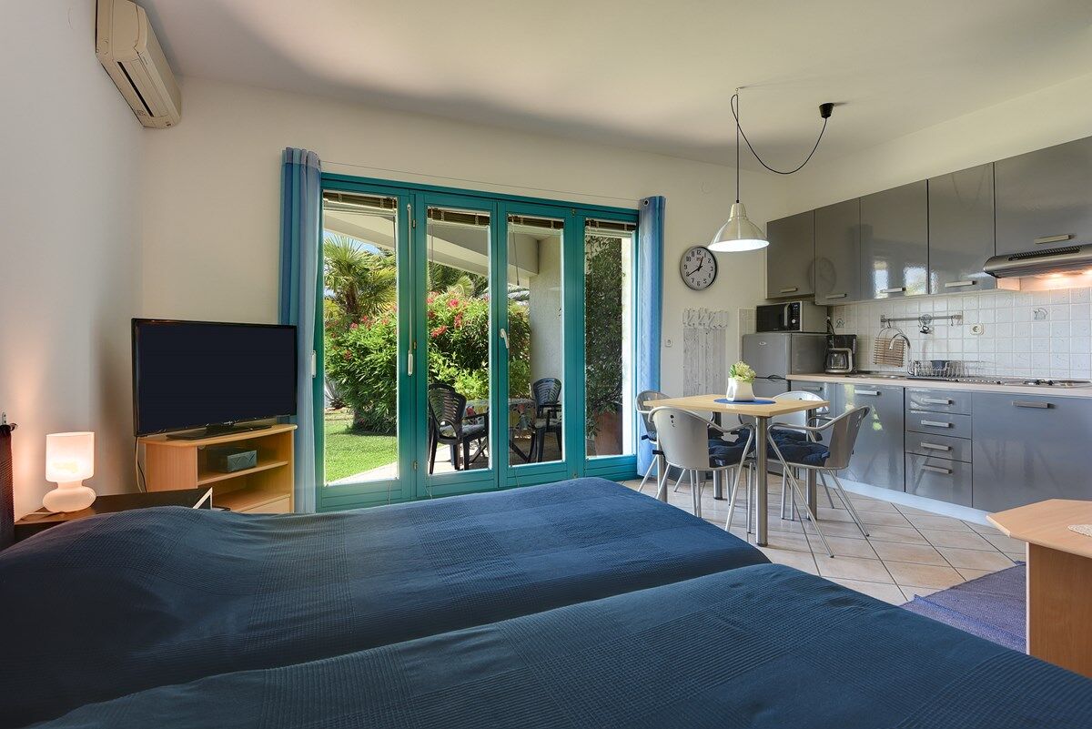 Apartments Brajdine 16811-A4