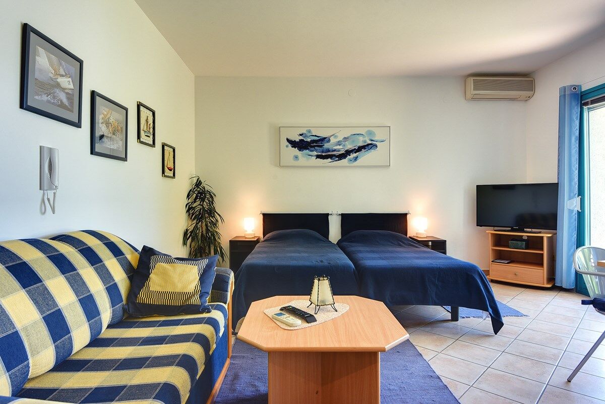 Apartments Brajdine 16811-A4