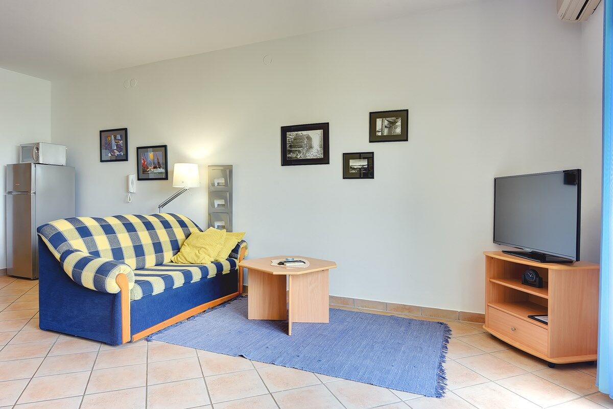 Apartments Brajdine 16811-A2