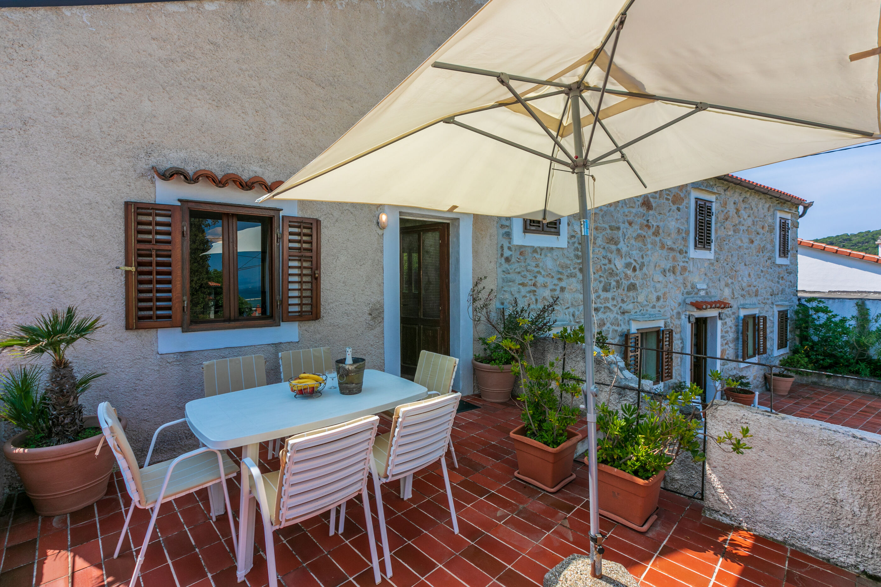 House V Accommodation in Rab