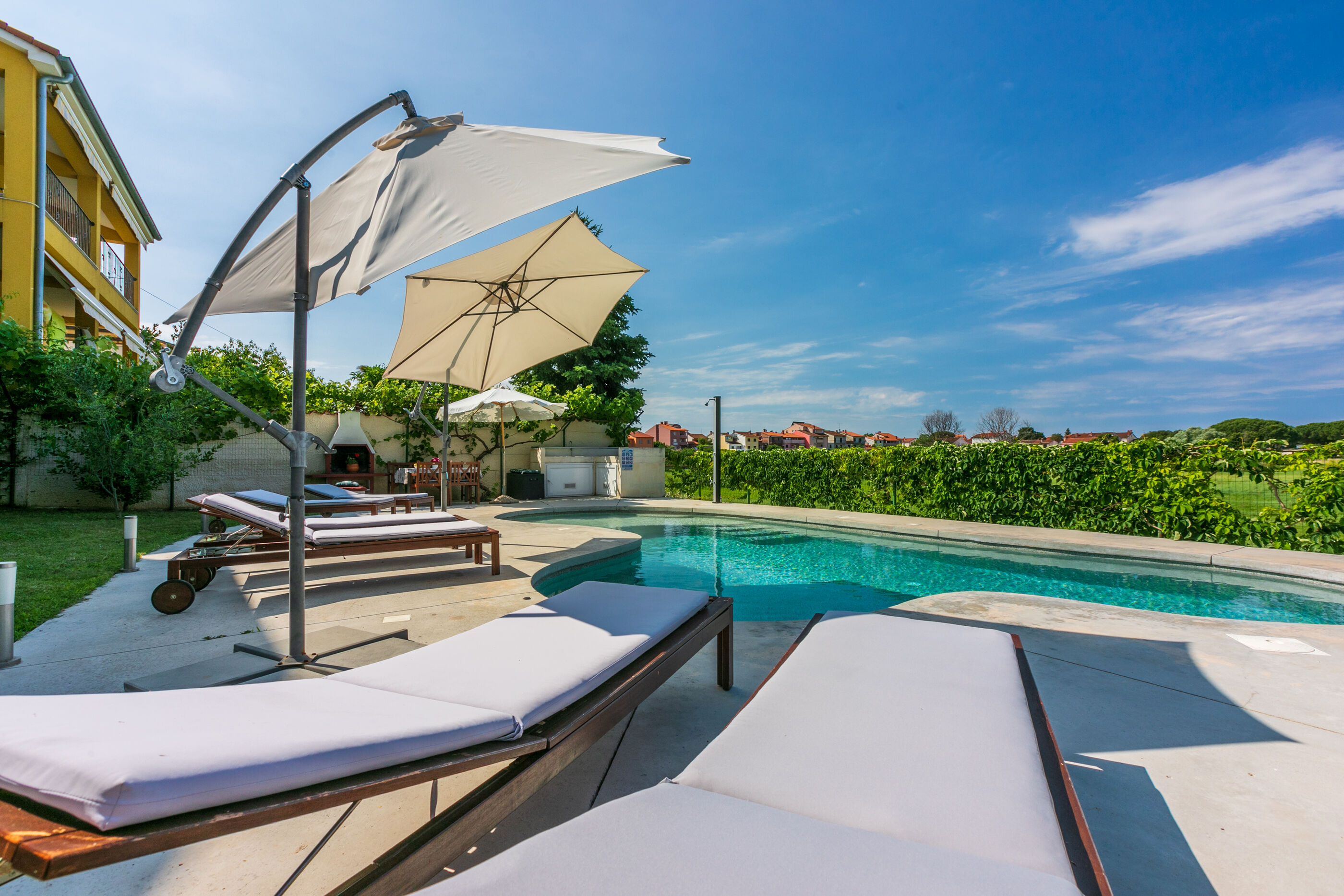 Apartments Pool 77131-A1