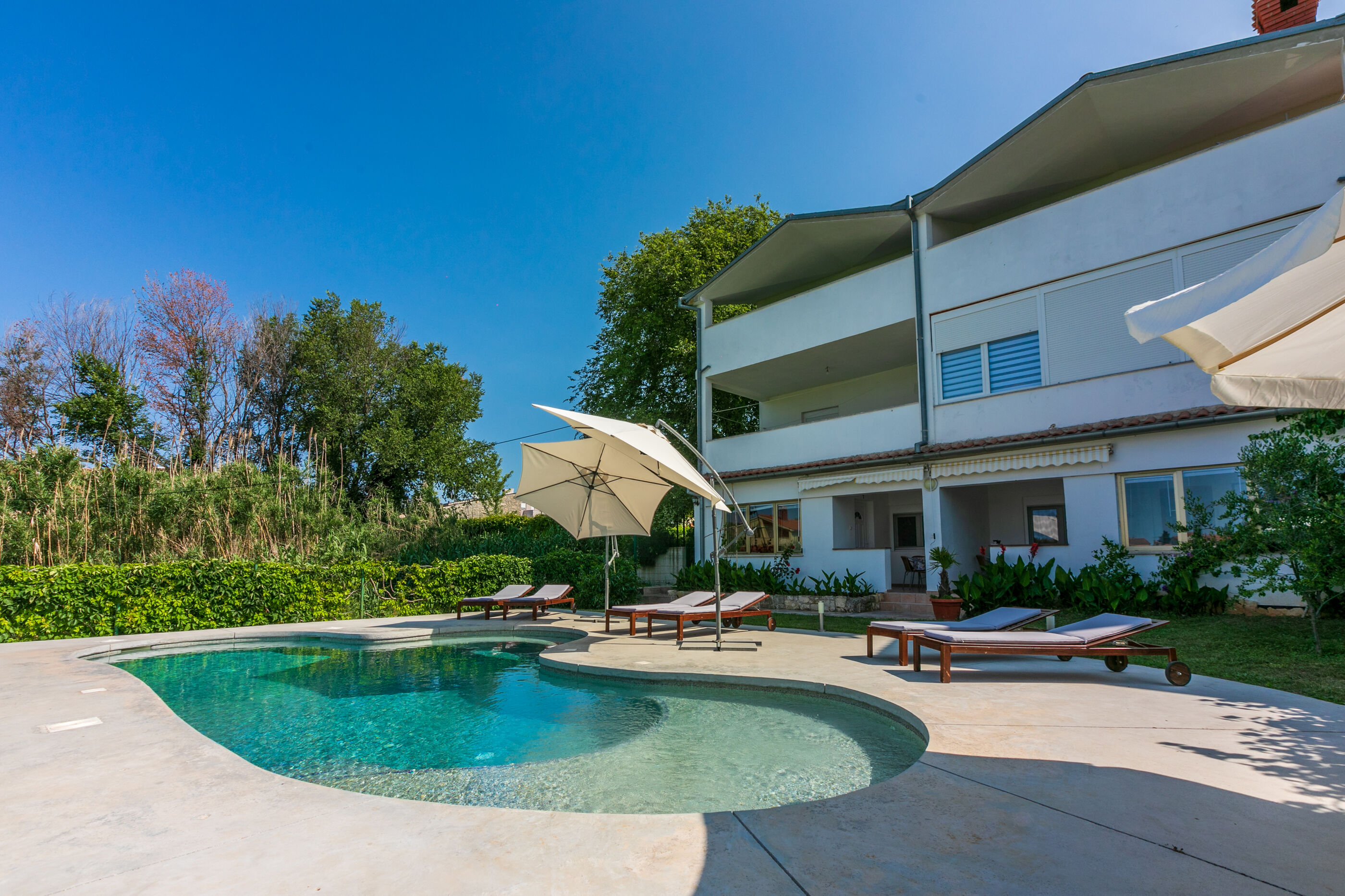 Apartments Pool 77131-A1