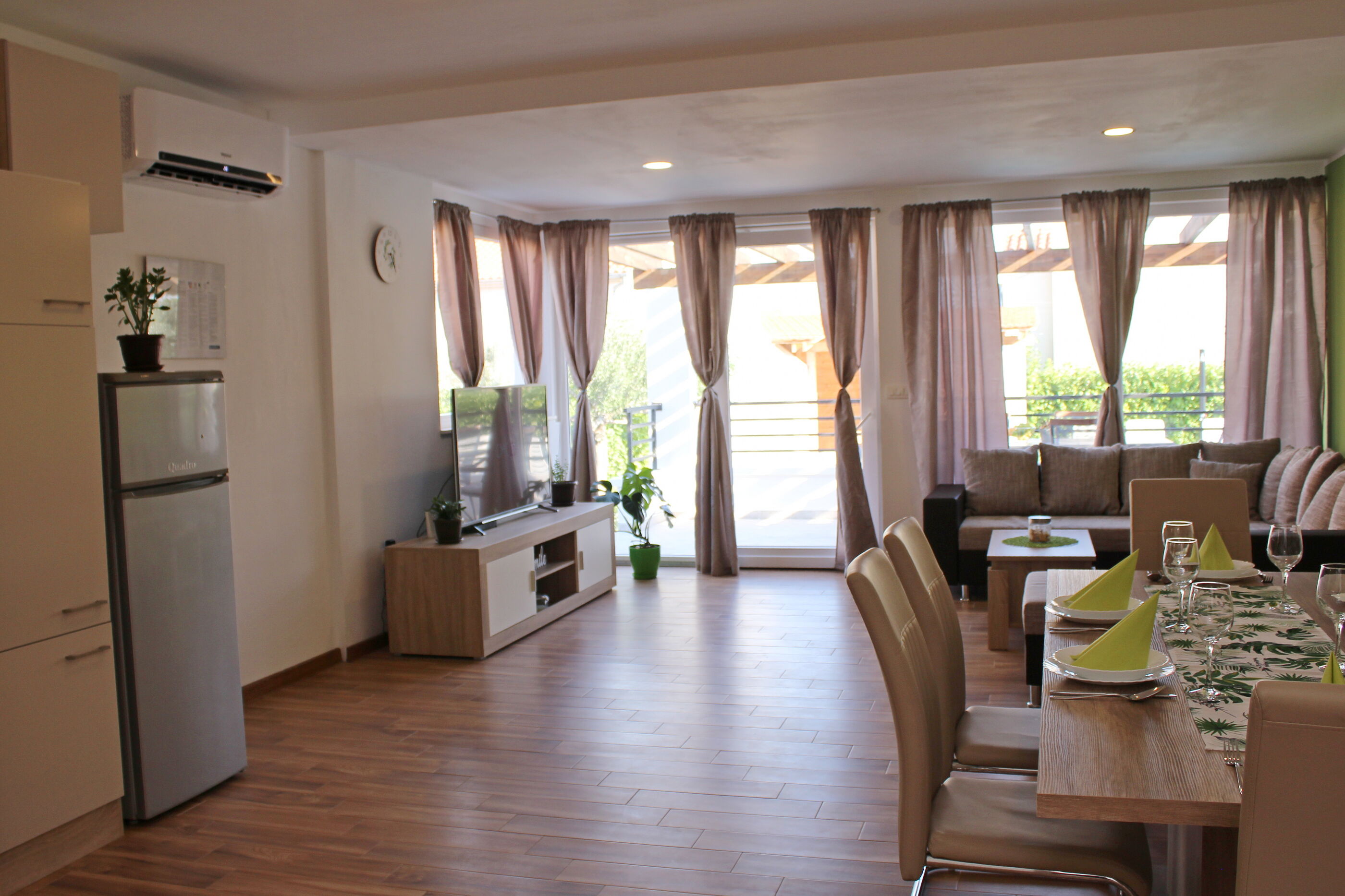 Apartments Luka i Toni 82281-A1