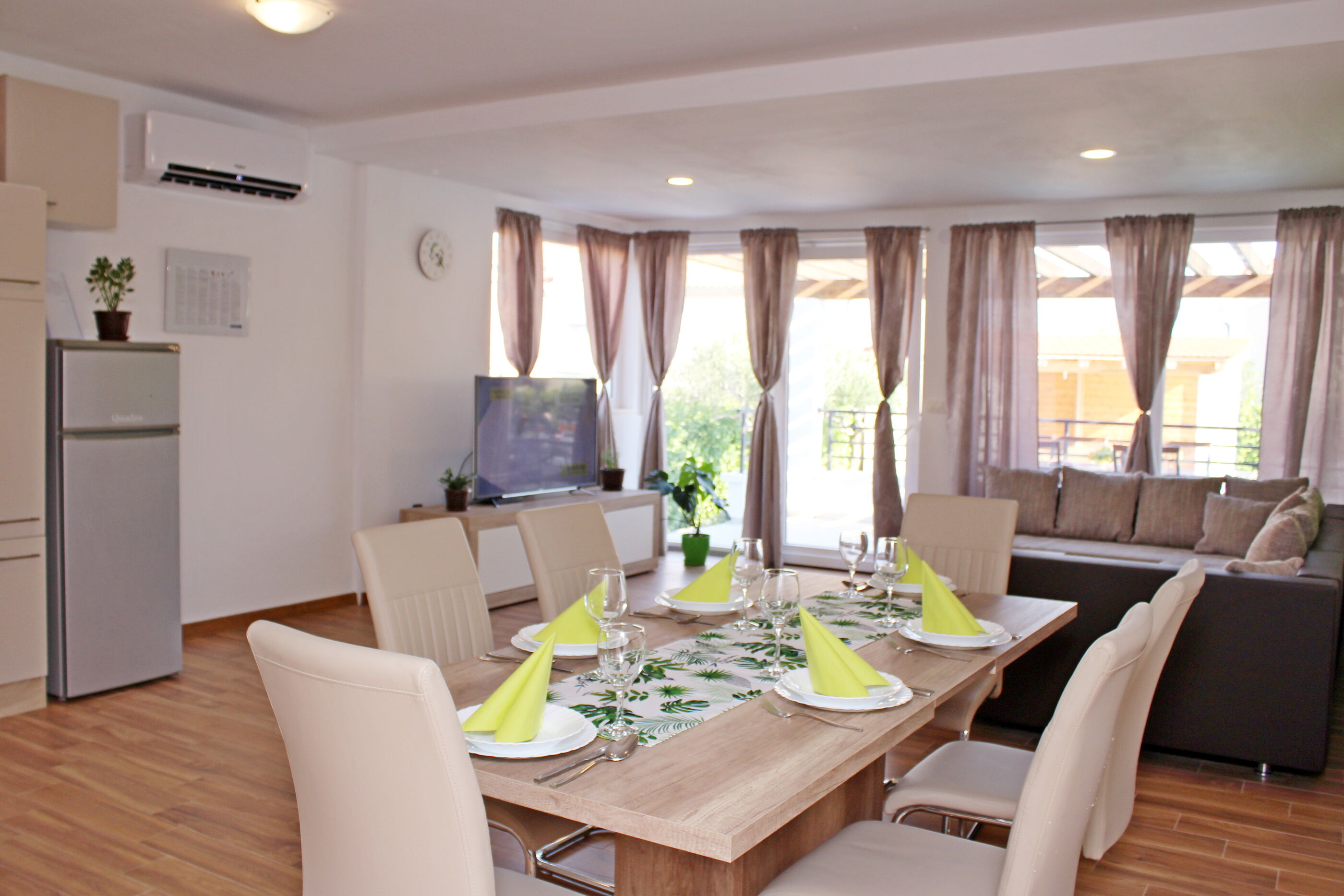 Apartments Luka i Toni 82281-A1