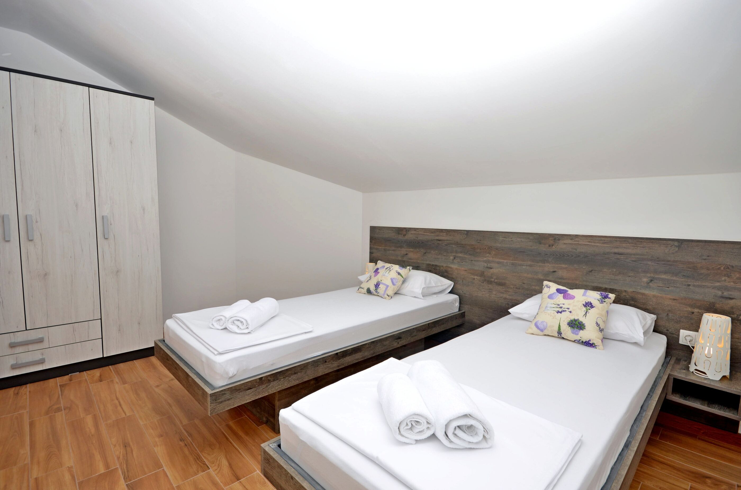 Apartments Luka i Toni 82281-A1