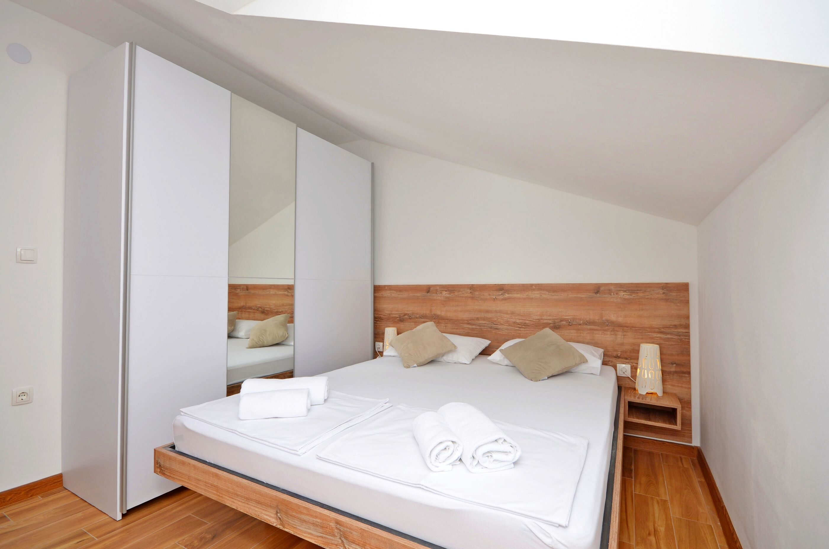 Apartments Luka i Toni 82281-A1