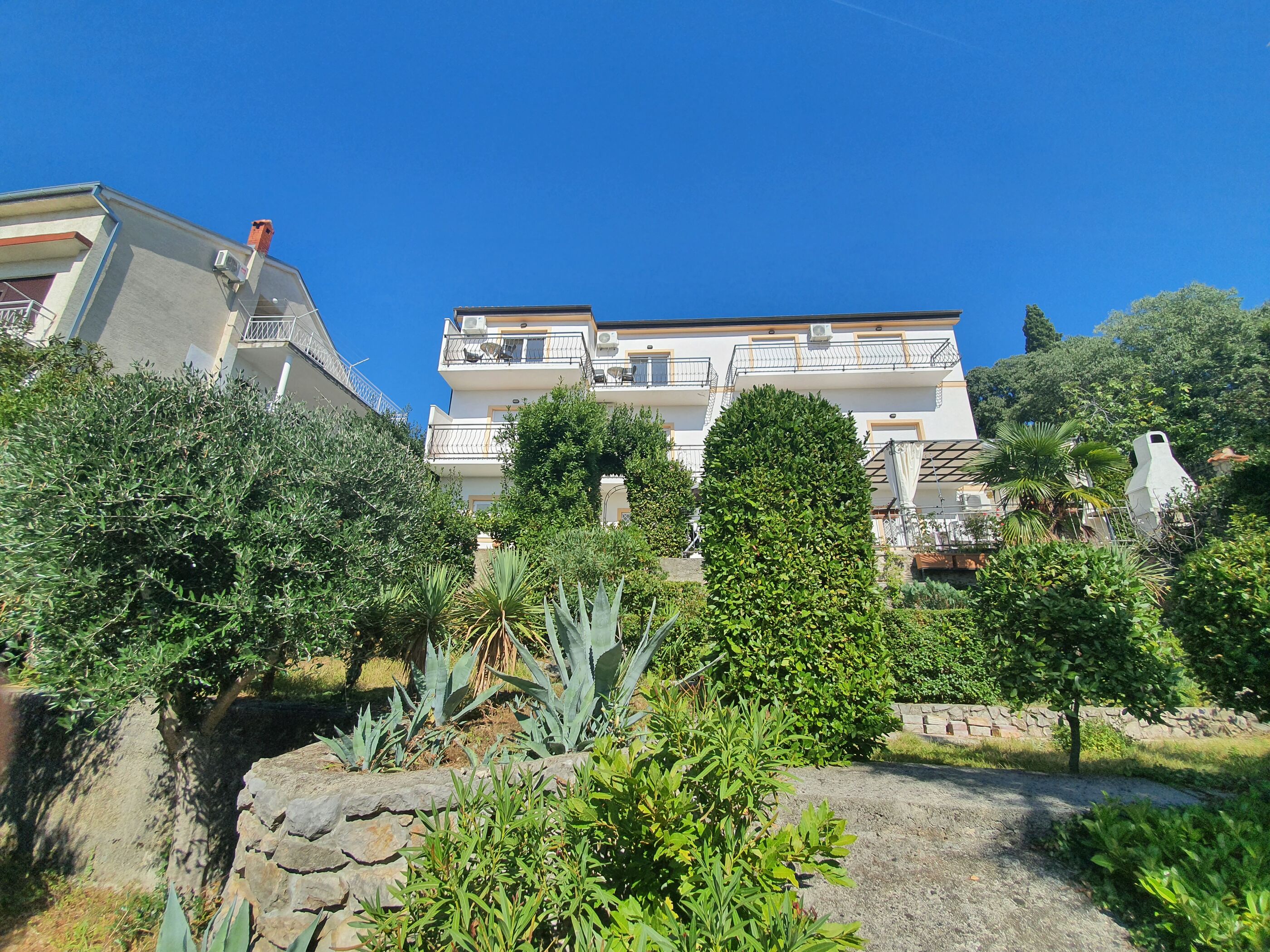Apartments Badnje 62436-A2