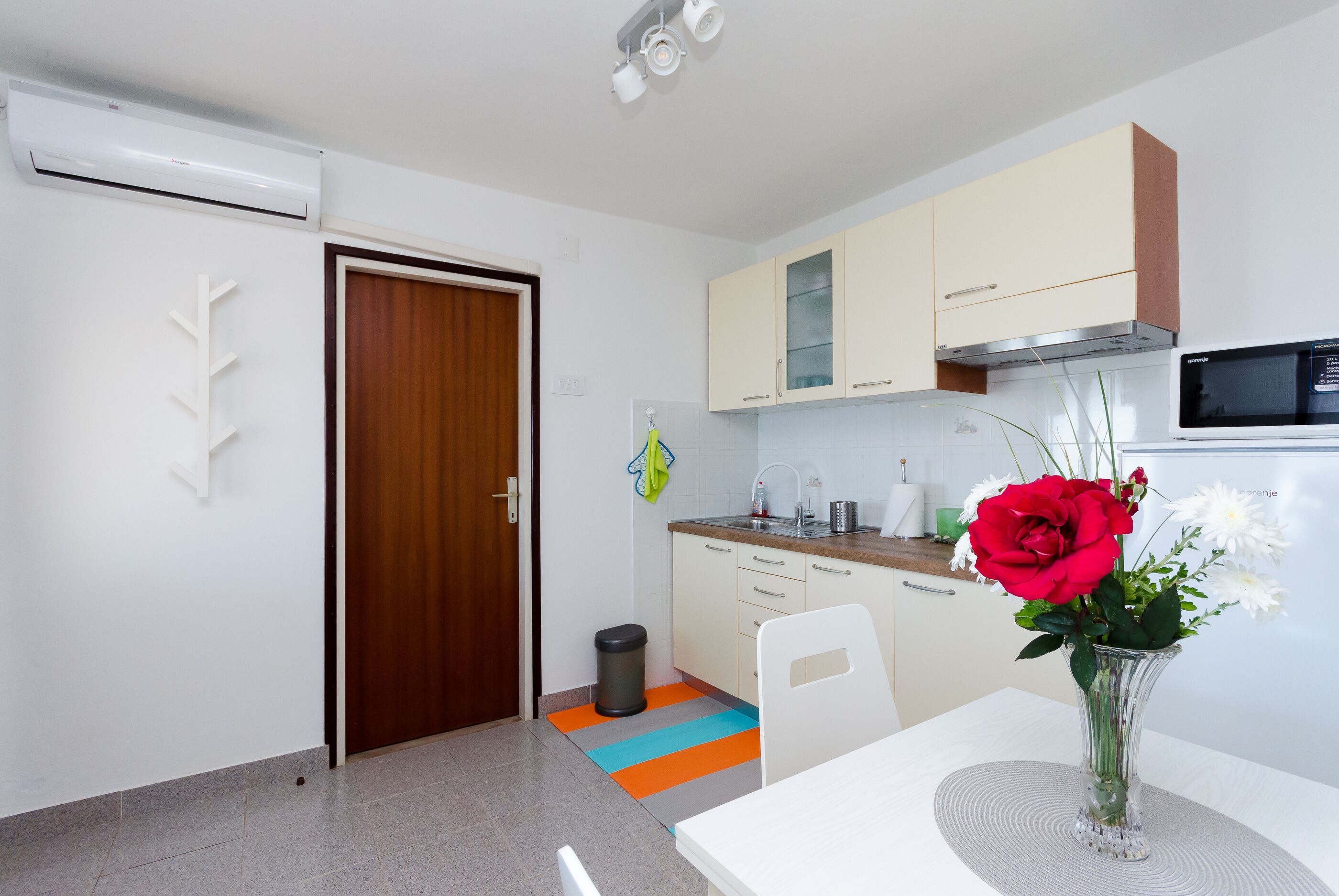 House Cvetko 87591-K1