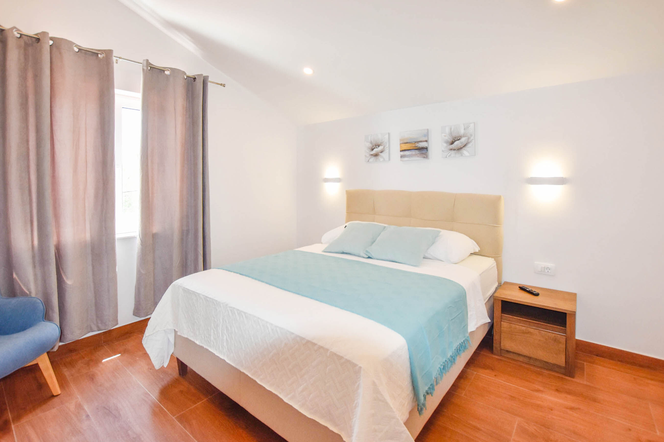 Apartment L and S on The Beach 81831-A1